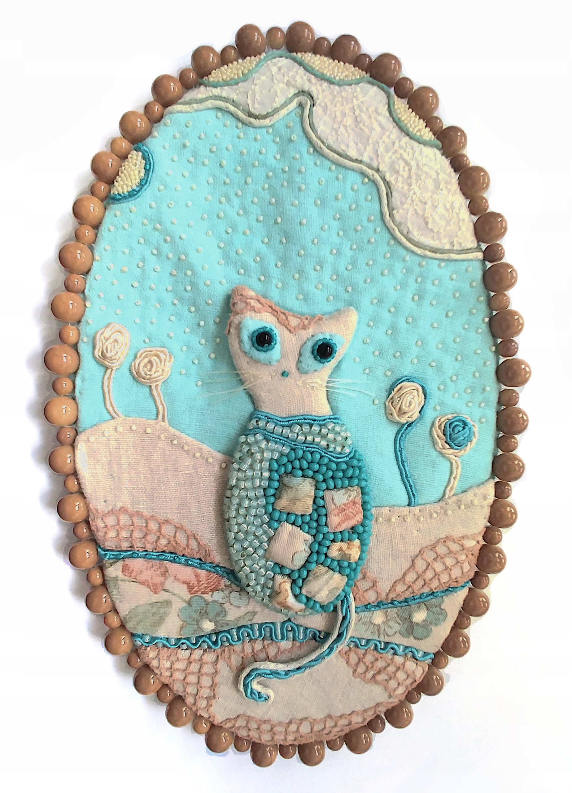 Zamyšlená kočka nástěnná dekorace výška 25 cm k zavěšení handmade