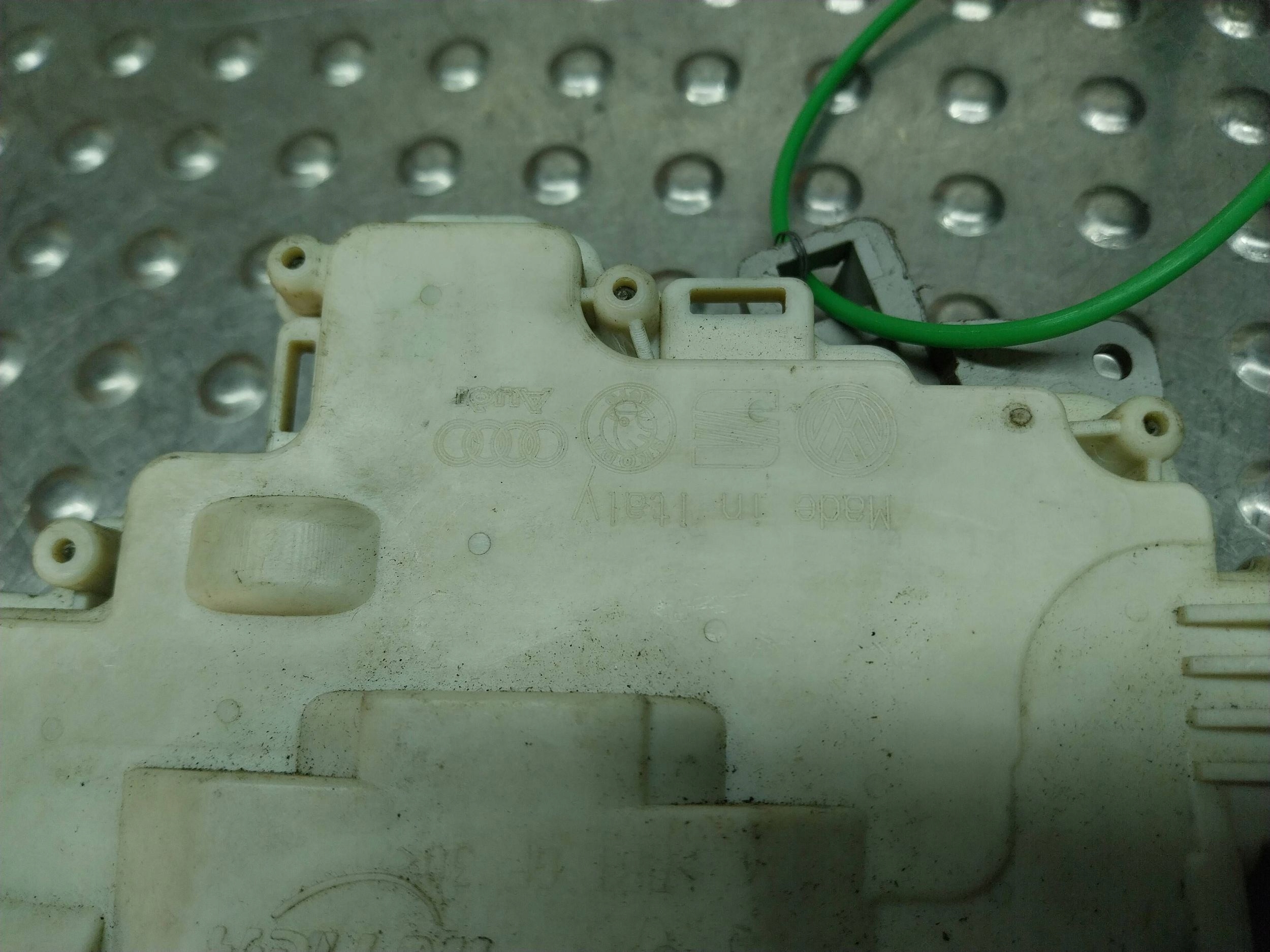 lock door right front 7 PIN 8E1837016AA AUDI A4 B7 SEAT EXEO