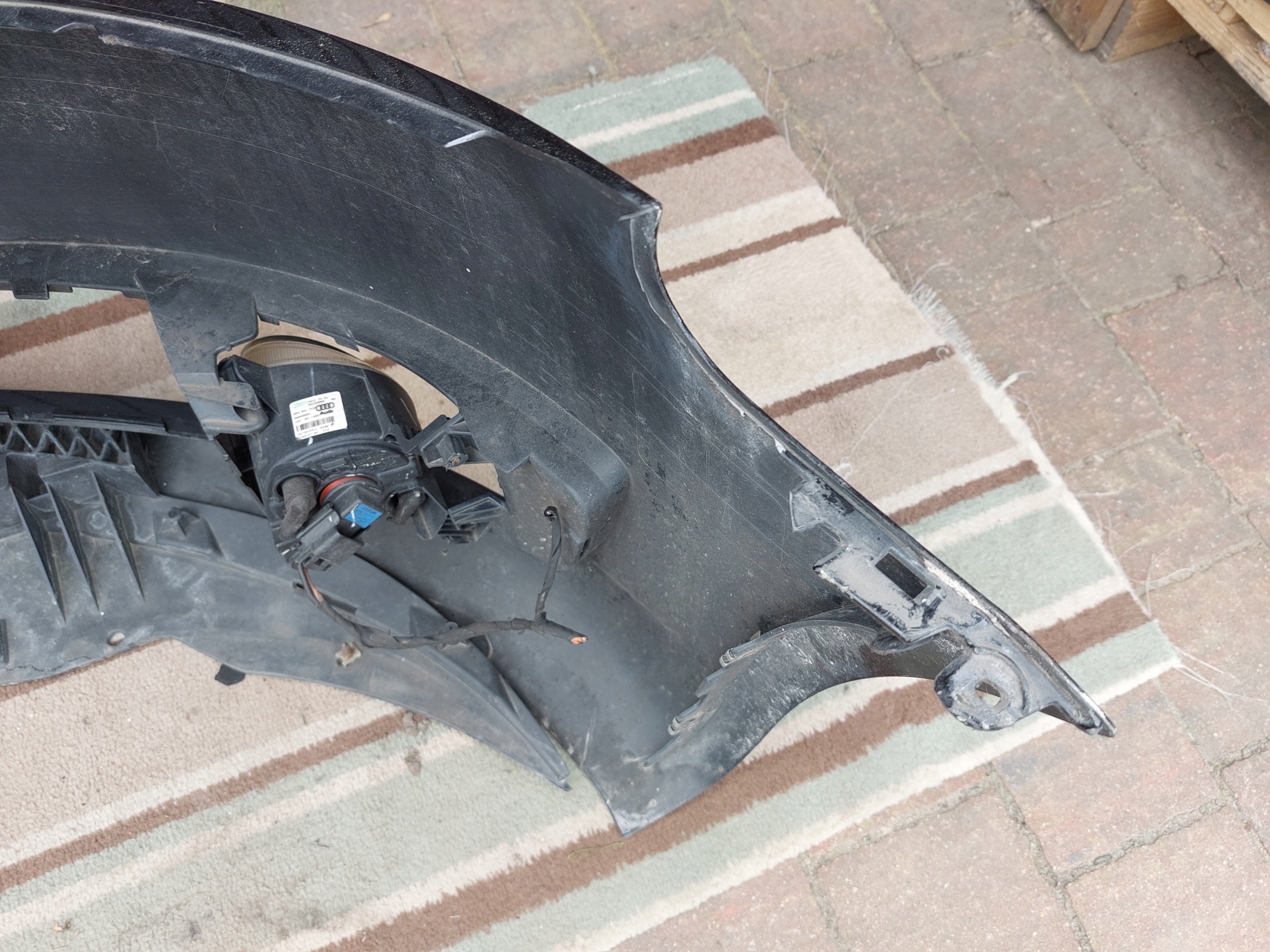 Stoßstange vorne AUDI A3 8P LIFT 08-12r schwarzer