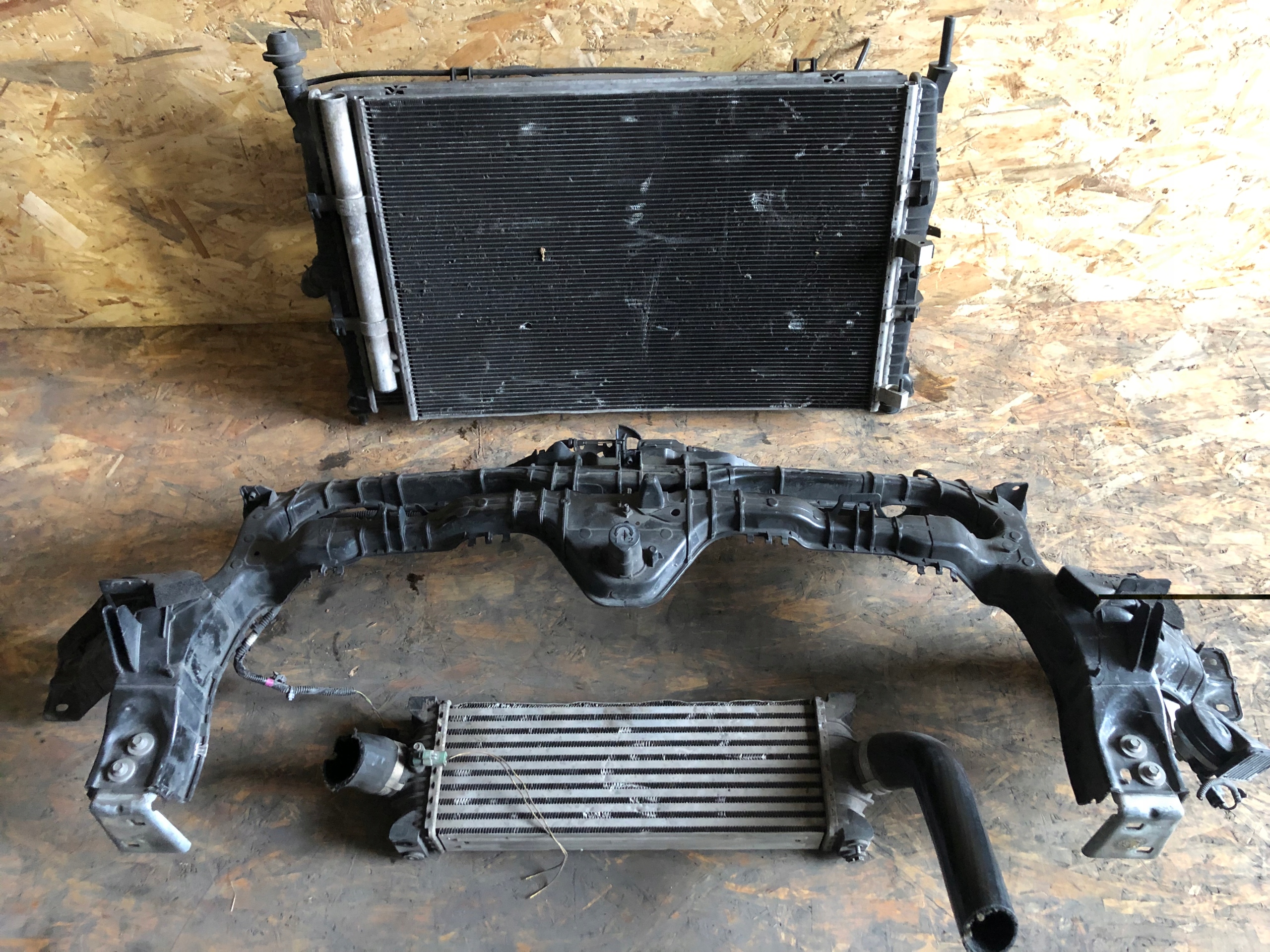 Pas przedni chłodnice Ford Custom