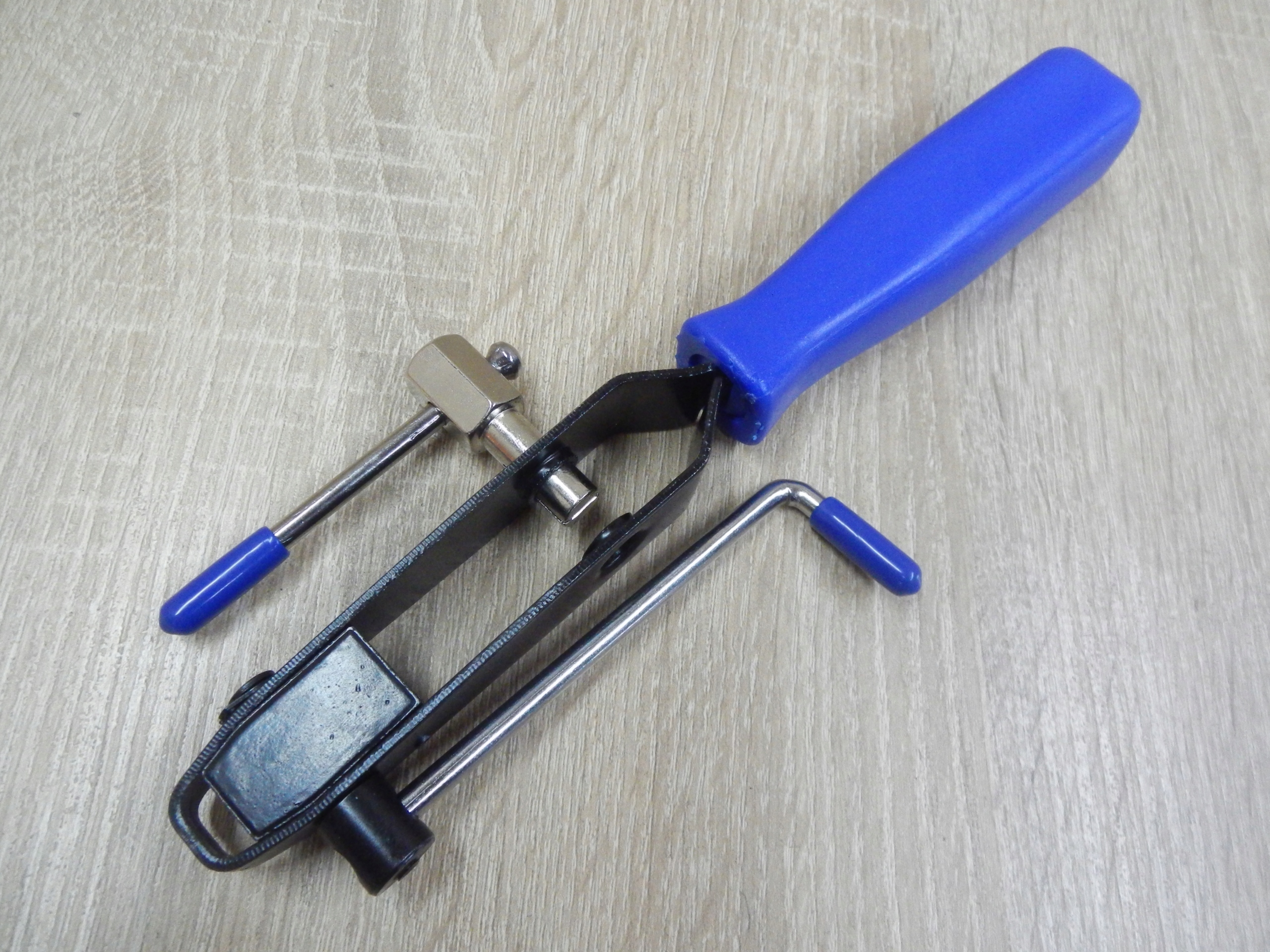 Szczypce do zaciskania i cięcia opasek przegubów Marka GP