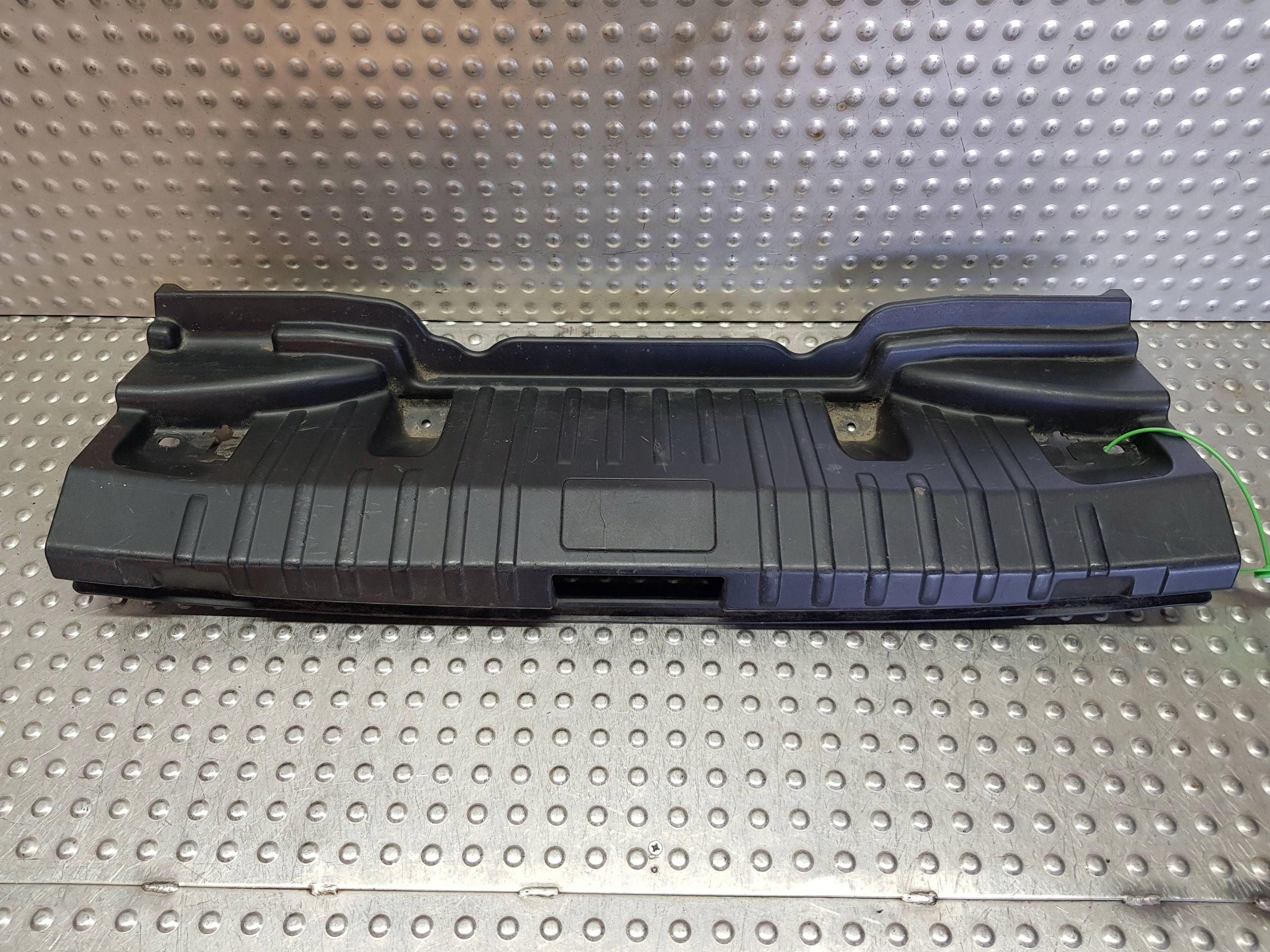 kryt stěny PRAHU kufru 6960416 BMW E82 E88