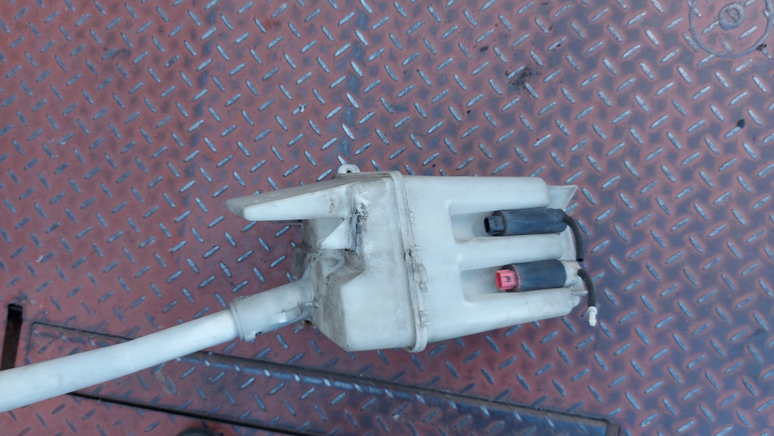 washer fluid tank TOYOTA COROLLA VERSO II 05