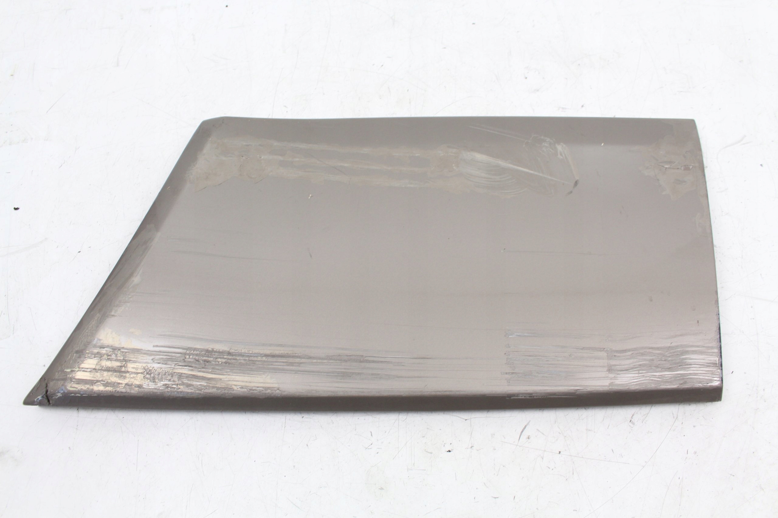 LISTWA BŁOTNIKA LEWY TYŁ MERCEDES W124 COUPE