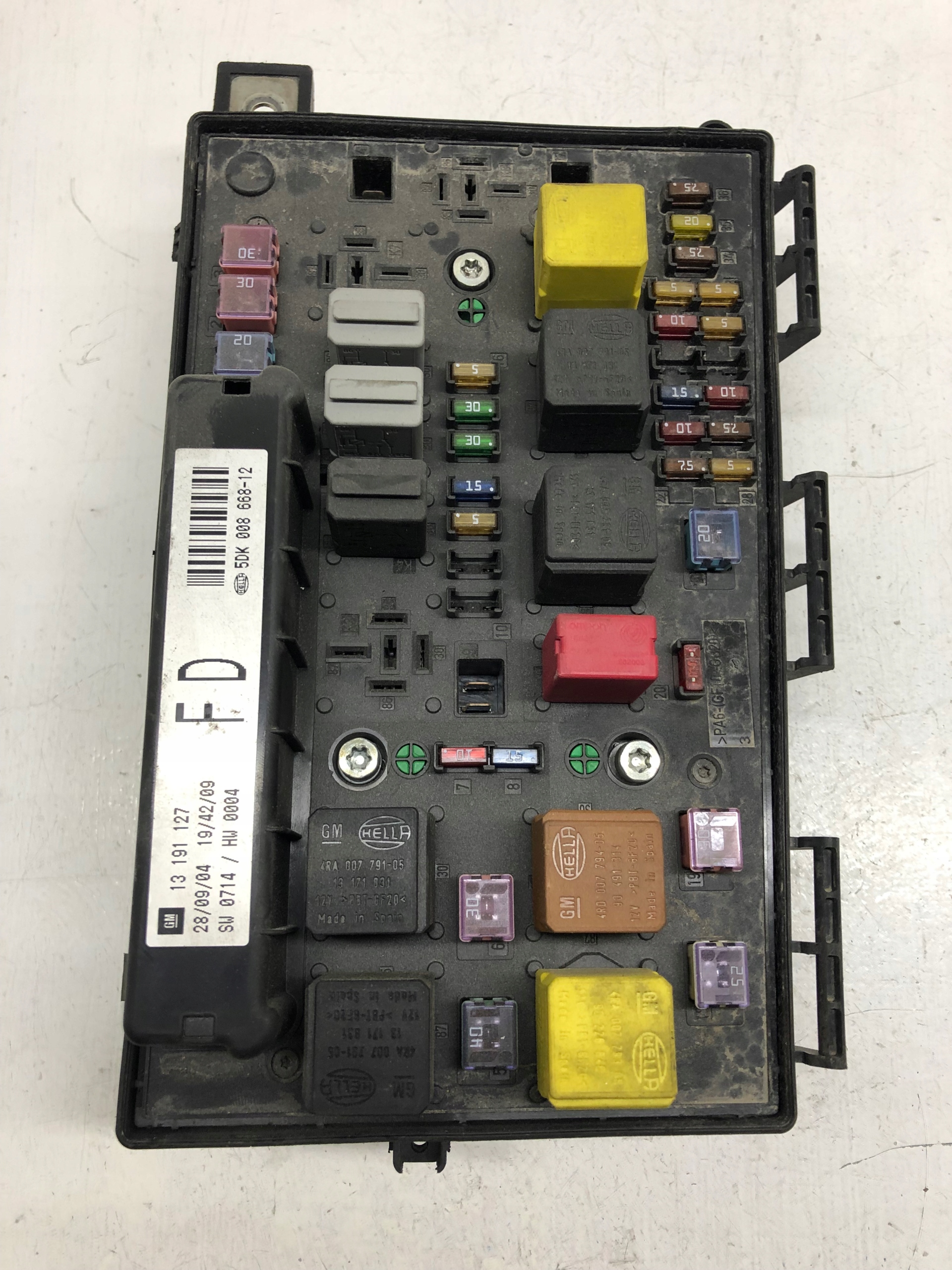 SKRZYNKA BEZPIECZNIKÓW OPEL 13191127