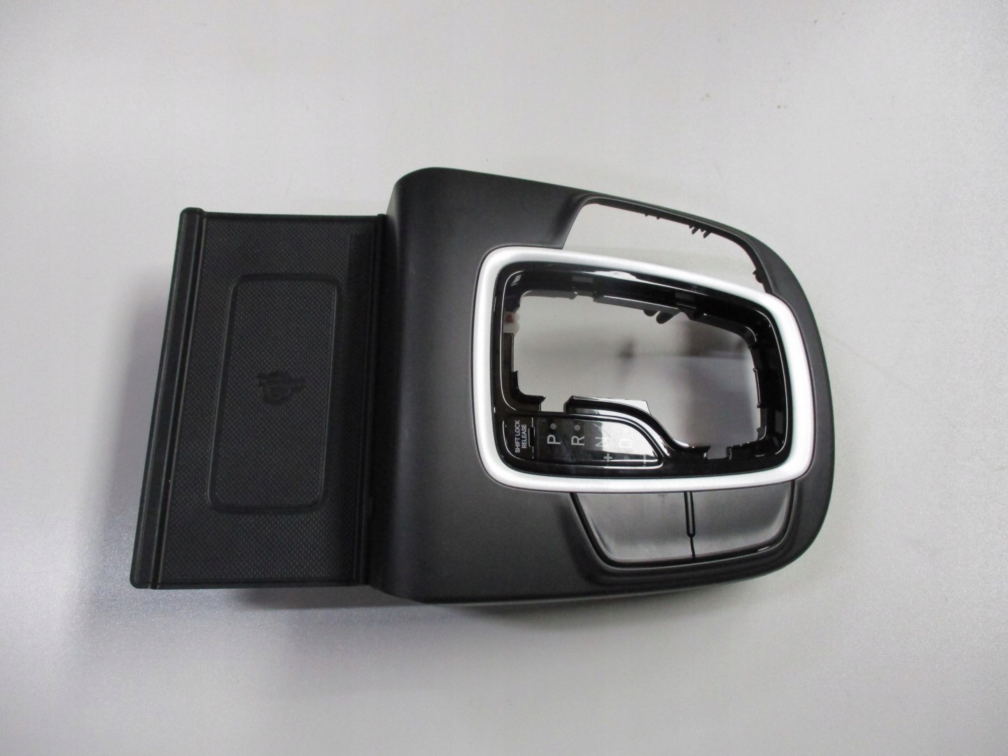 TUNEL PANEL TUNELU below LADOWARKE HYUNDAI KONA