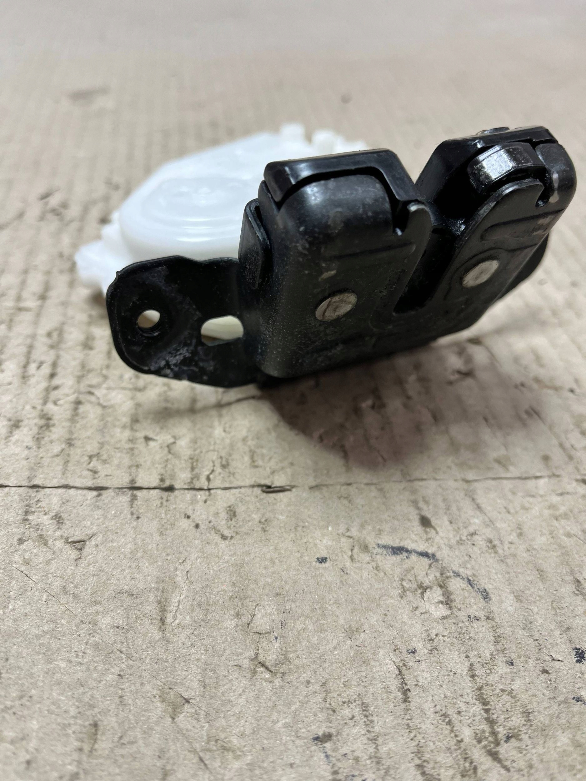 lock bonnet Toyota Auris E180 6935002090