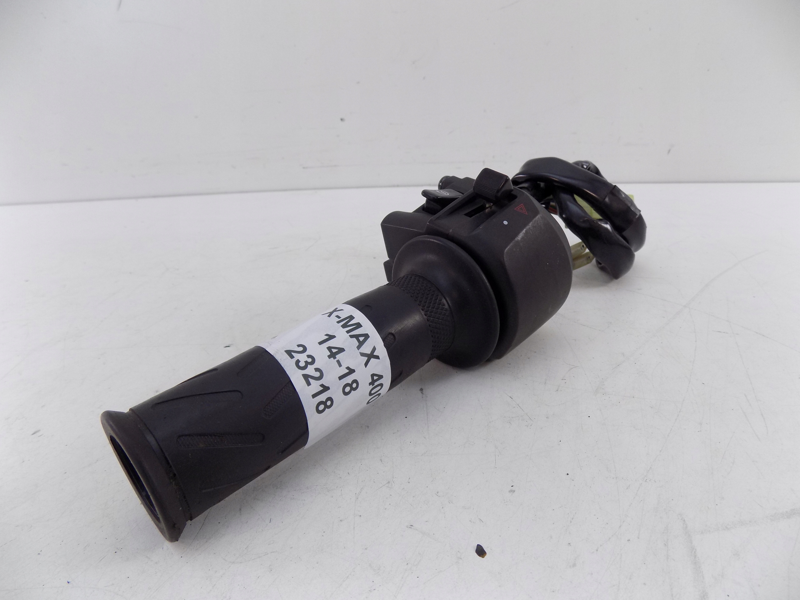 5C2F61452000 - YAMAHA X-MAX 400 14-18 ПРАВЫЙ ПЕРЕКЛЮЧАТЕЛЬ + ROLGAZ