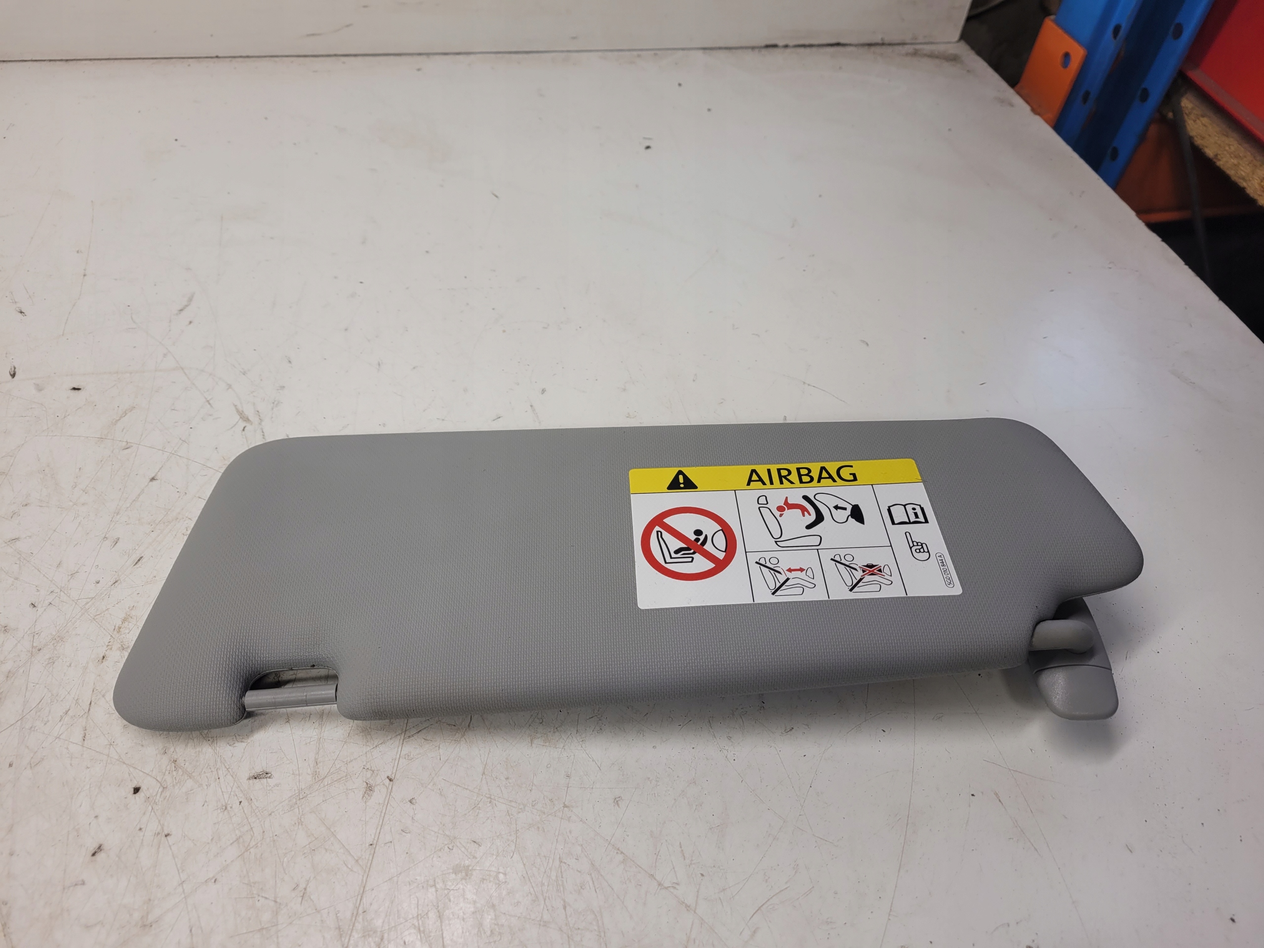 OSŁONA PRZECIWSŁONECZNA AUDI A3 A4 A5 8U0857552AB EA7