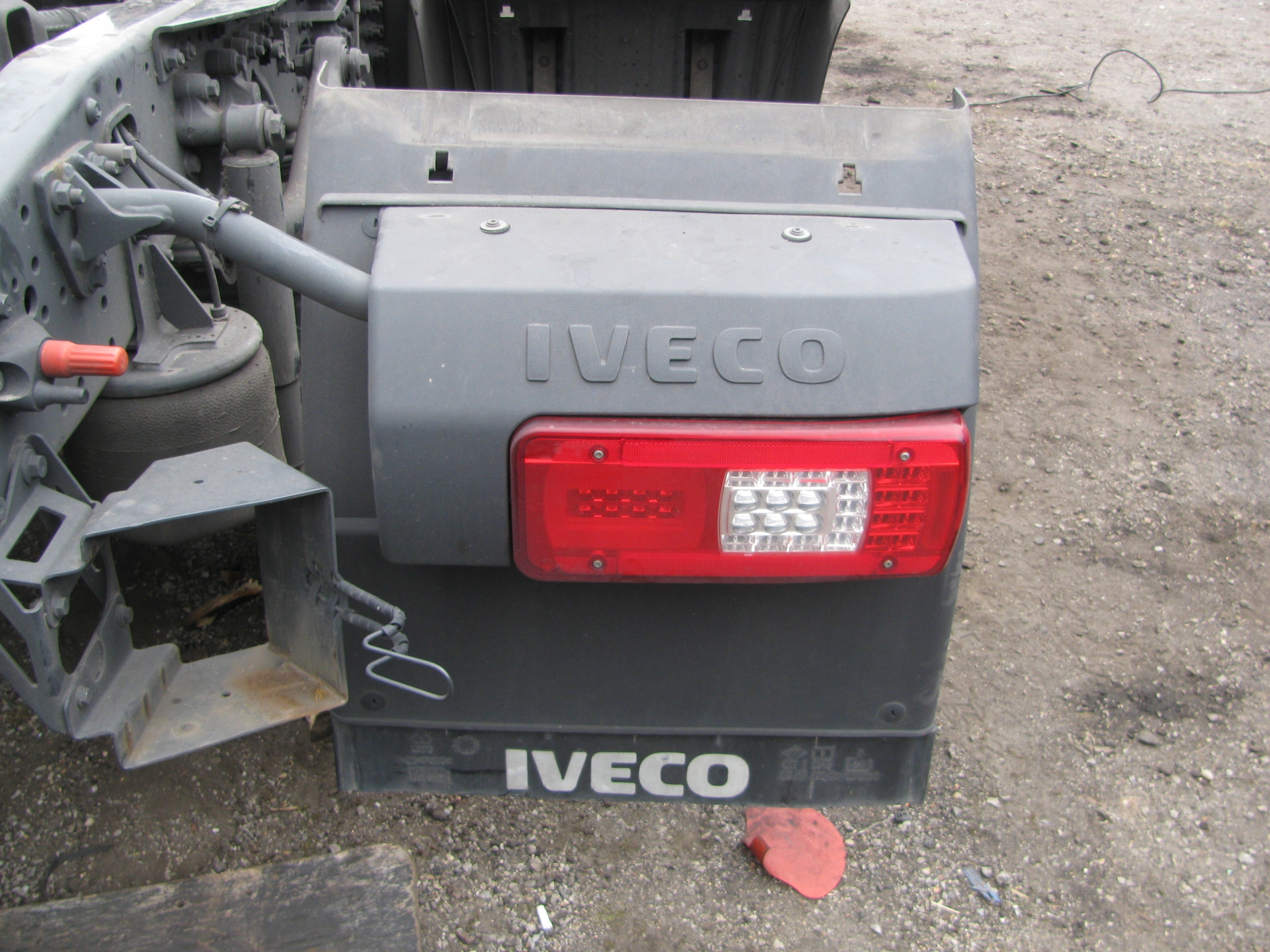 IVECO STRALIS S-WAY NADKOLE PRAWE LAMPA.