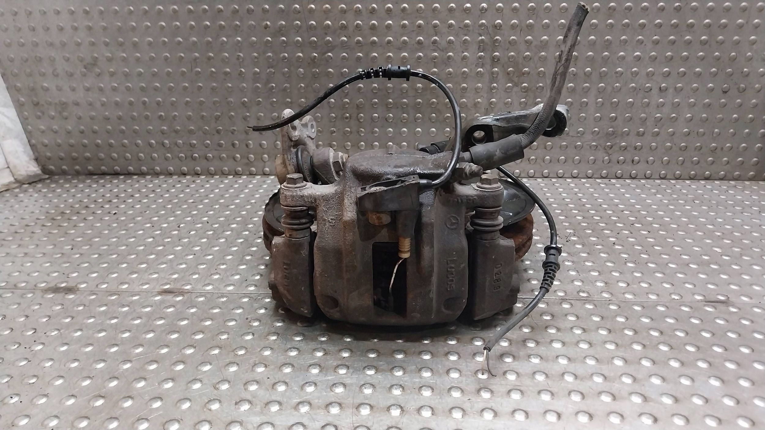 otoč čepu třmen pravý předek 6813 MERCEDES A W168