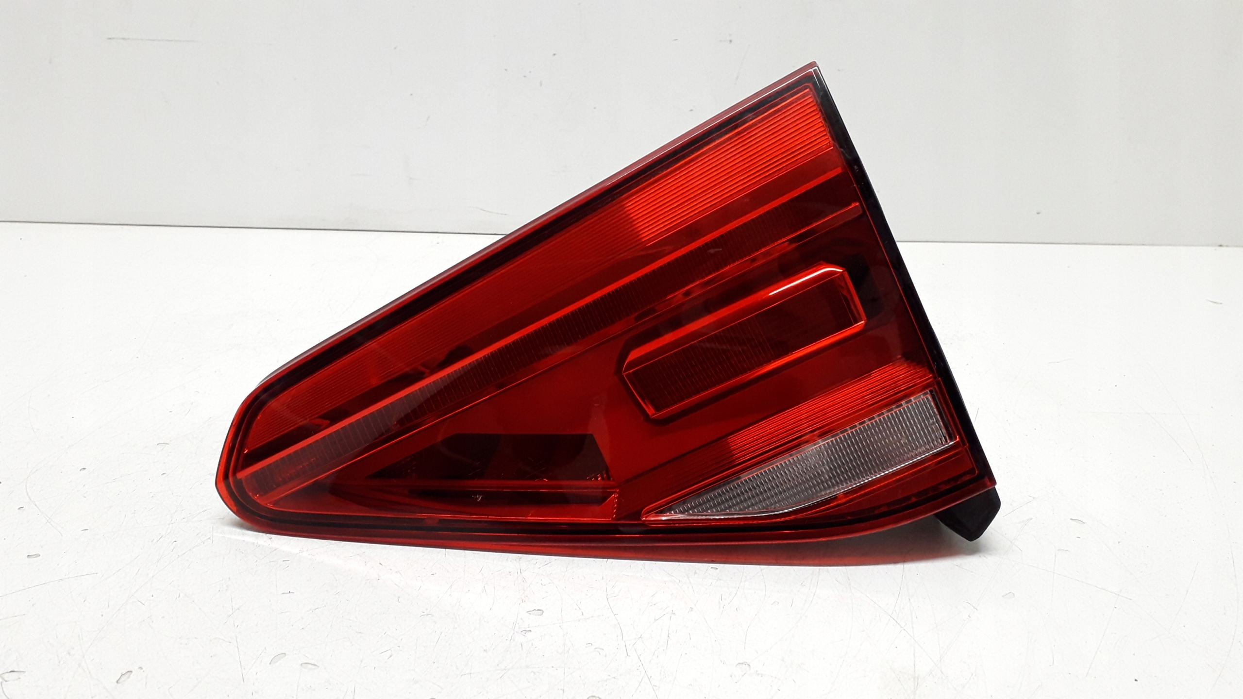 VW TOURAN II 2 15- LAMPA PRAWA TYŁ 5TA945094D