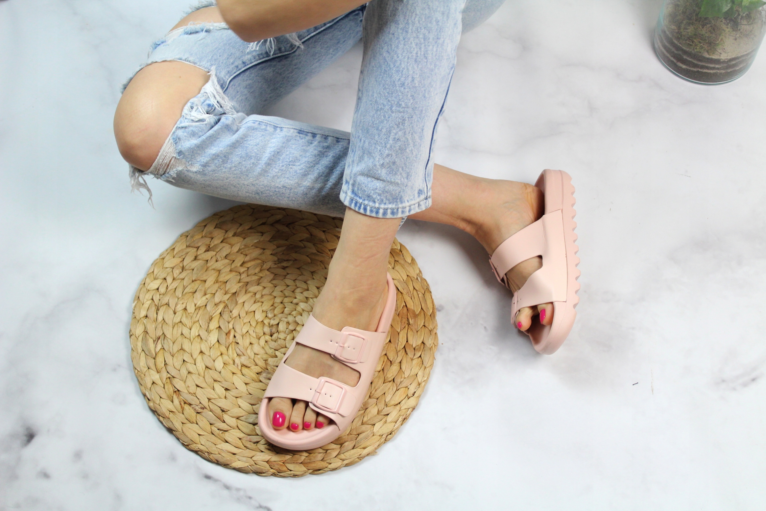 KLAPKI RÓŻOWE Z PASKAMI NA PIANCE + GRATIS 38 Wzór dominujący bez wzoru