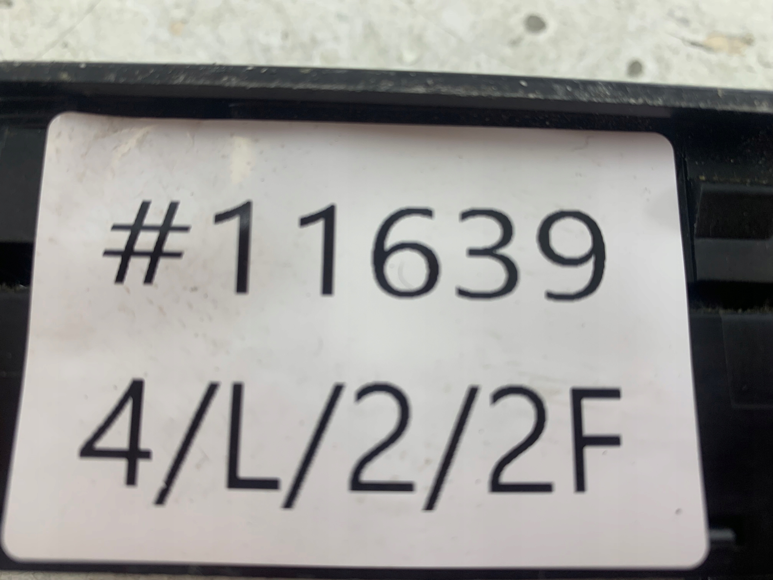 NISSAN PRIMERA P12 PANEL okna levý předek 25401AV640
