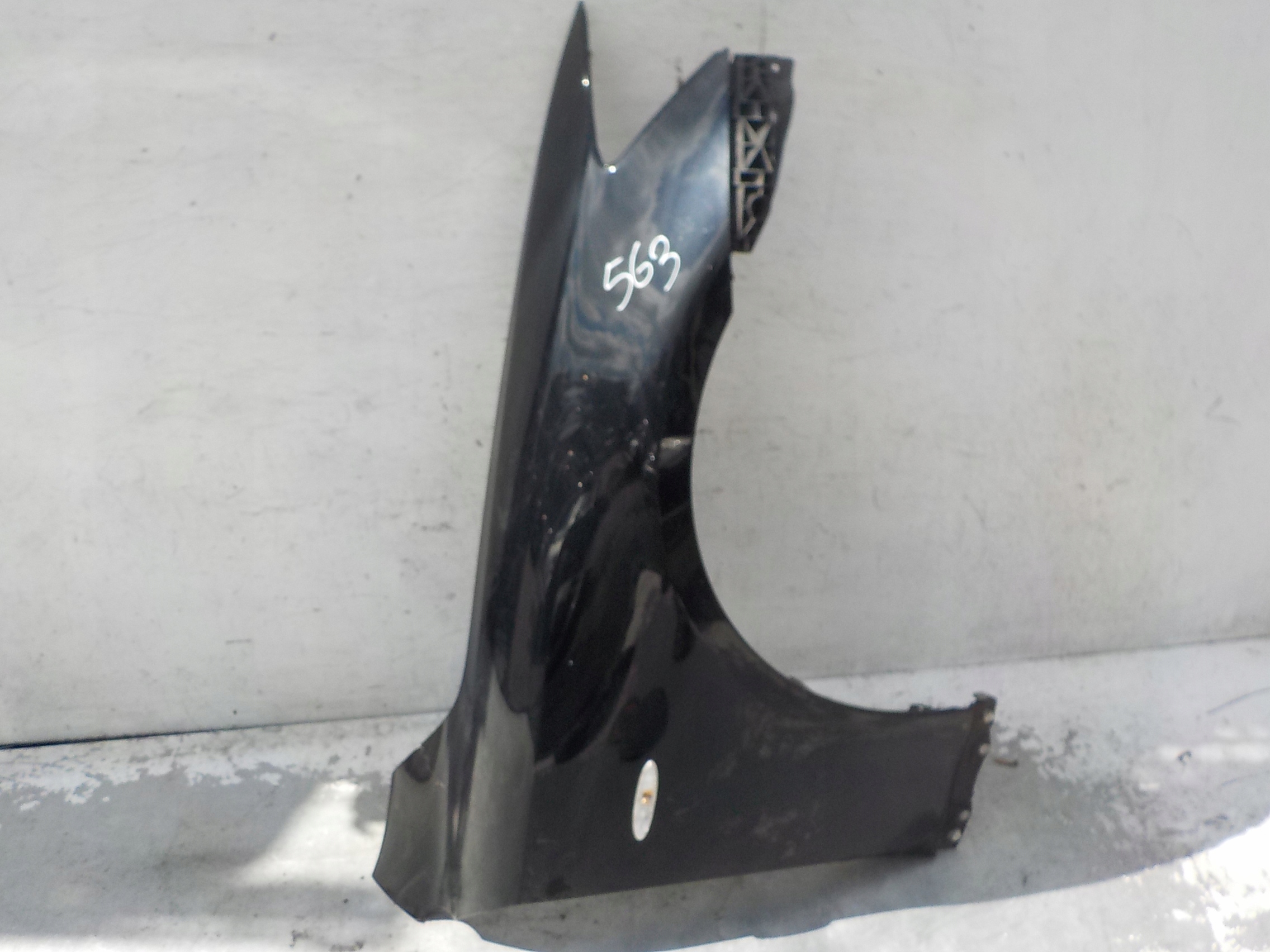 563 LEXUS IS II 220 250 fender right front