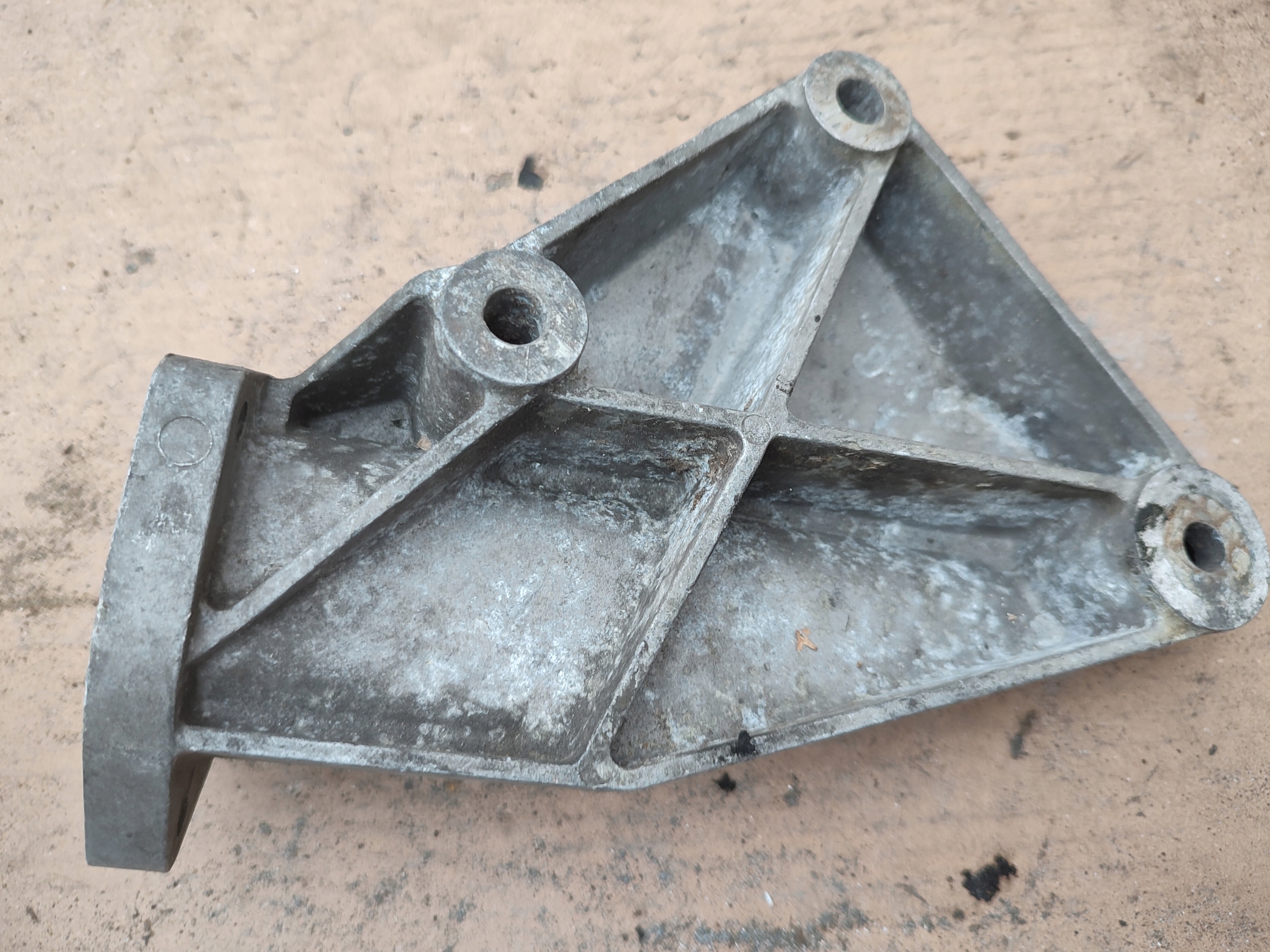engine mount OPEL SIGNUM 3.2 13102544