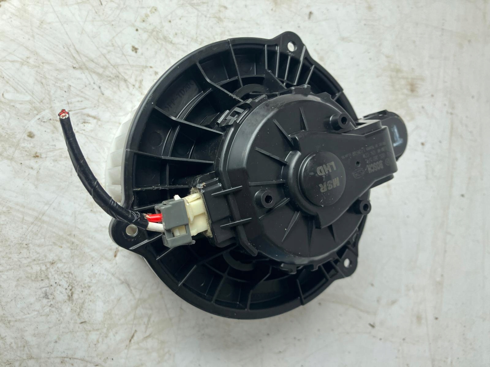 heating air conditioning devices TESLA MODEL S F00S3B2574