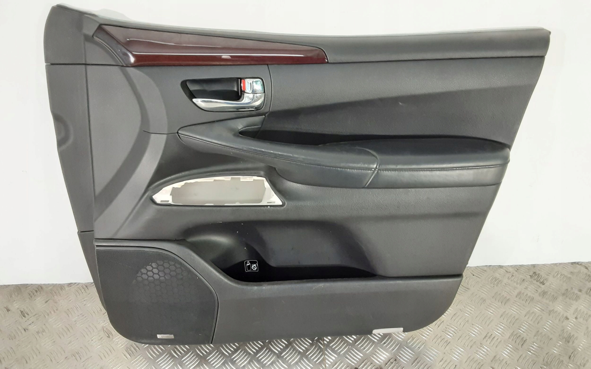 2015 lexus LX 570 дверные карты передних