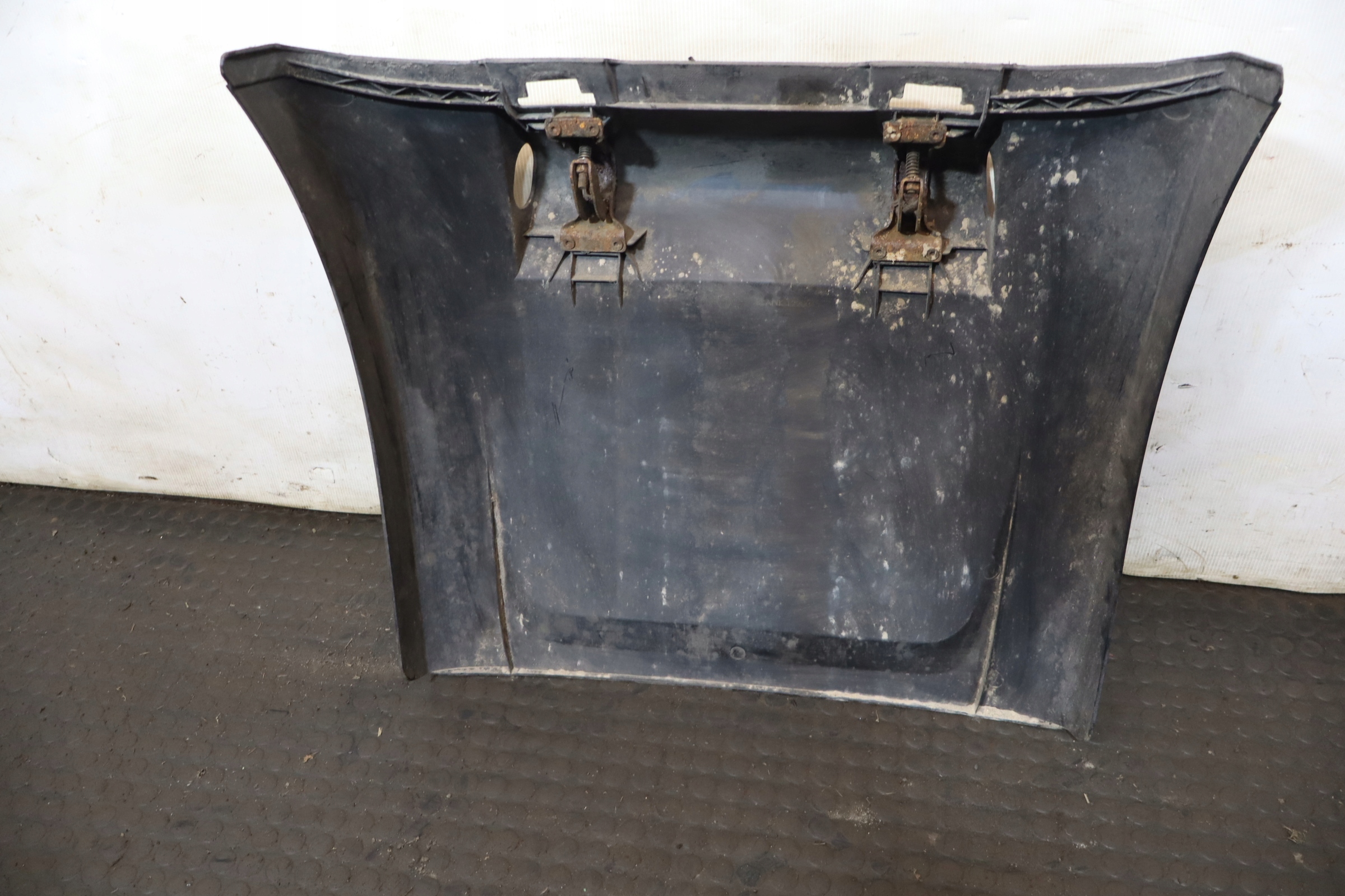 CHLAPACZ NADKOLA PRAWY TYŁ DAF XF 106 LIFT 480 FT Strona zabudowy tył