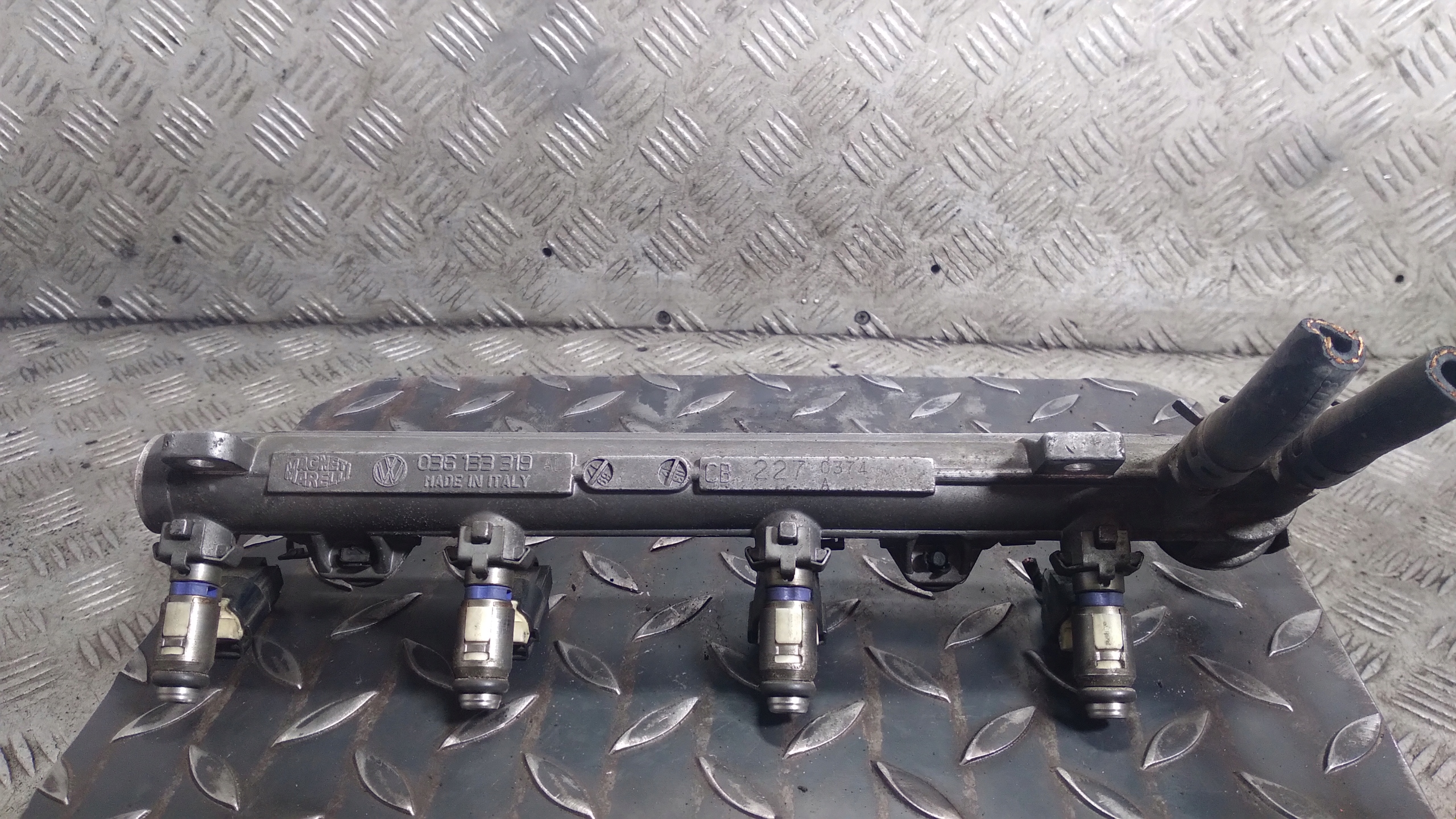 Rampe injection VOLKSWAGEN GOLF 4 036133319AL