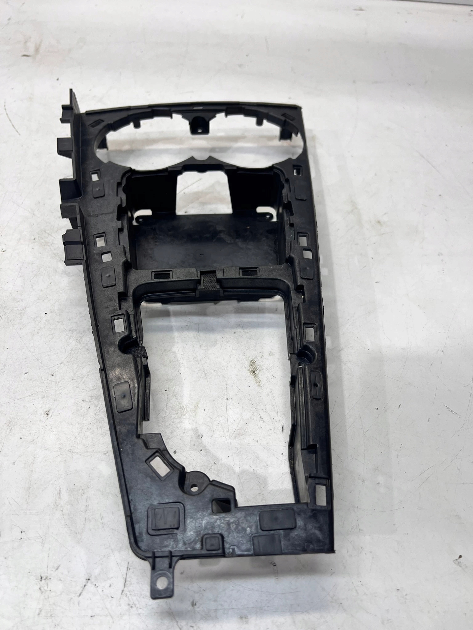 Châssis Console TUNELU SRODKOWEGO AUDI A4 B9 8W2864261A