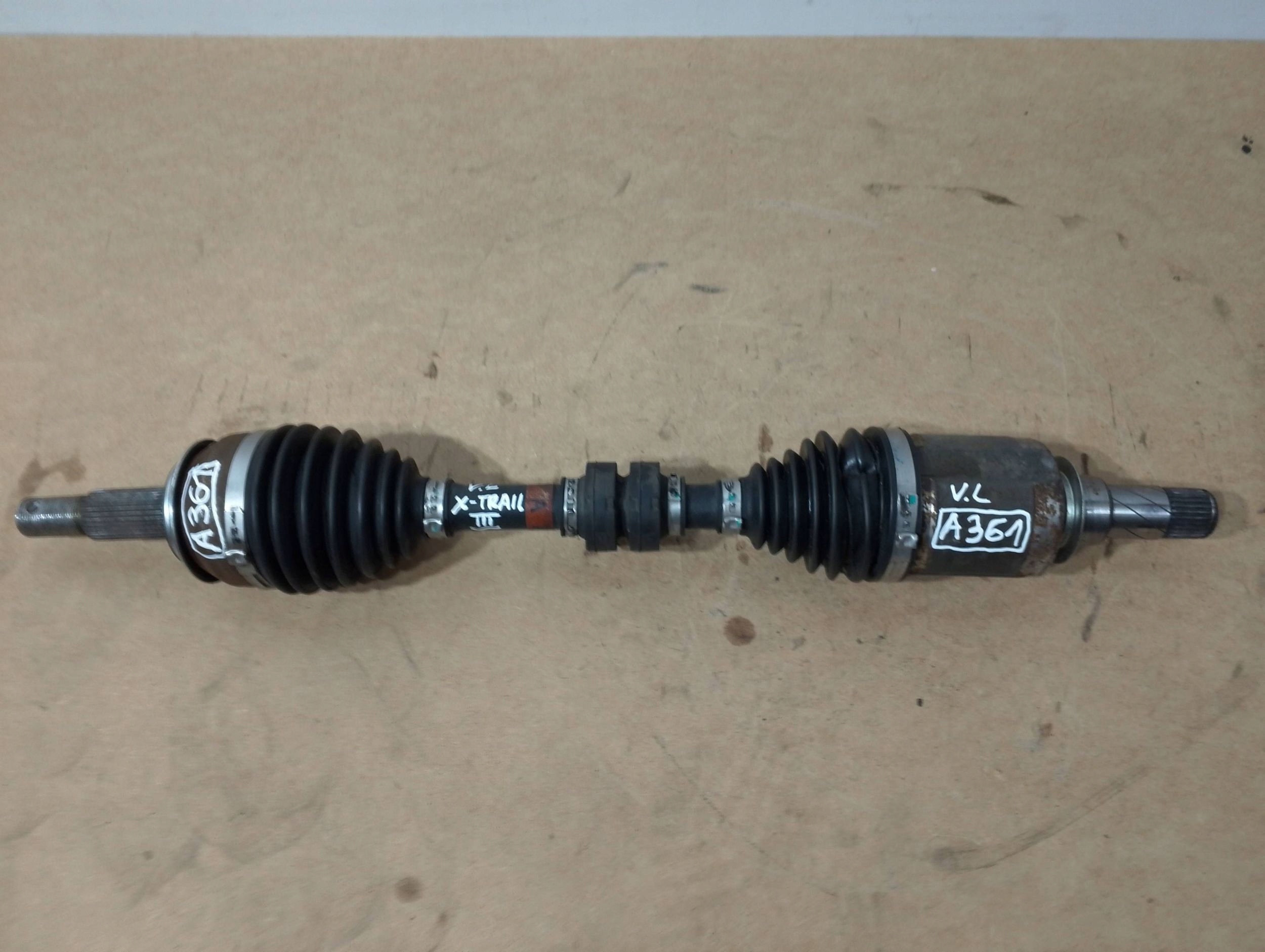 Nissan X-Trail T32 1,6 DCI semi-axis front left (A361)