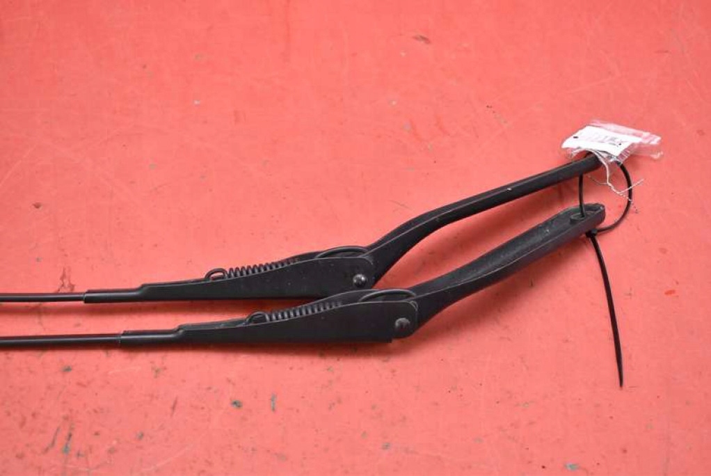 wiper arm front EU 2990028 2990029 BMW X1 E84 12-15