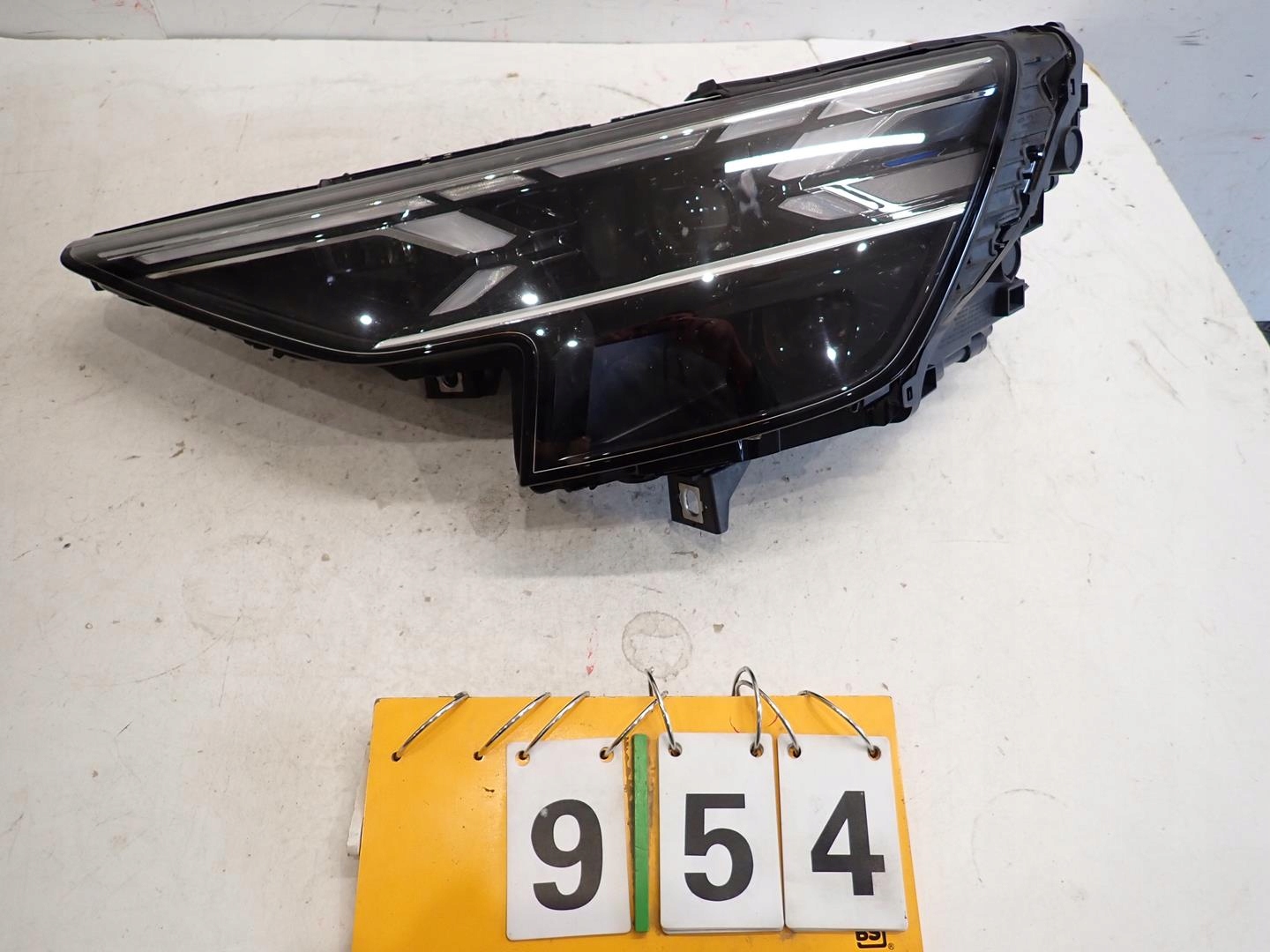 light front front left AUDI Q8 SQ8 LIFT 2023- LASER MATRIX 4M8941085