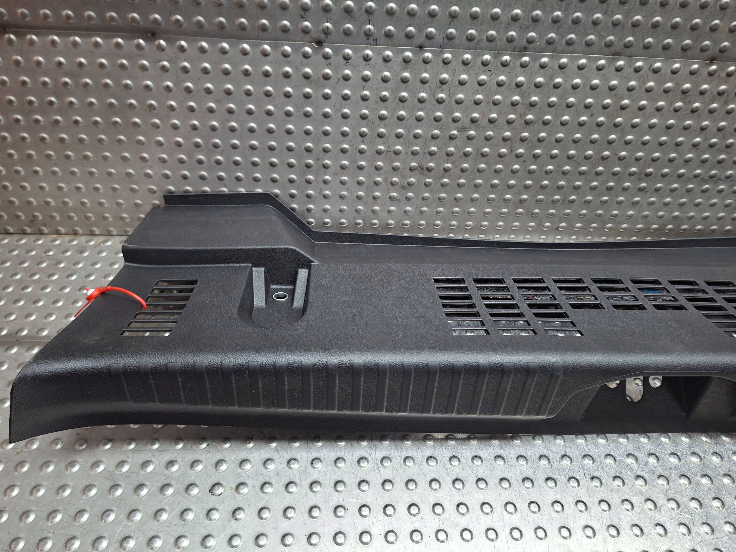 kryt stěny zadního 849205559R RENAULT CLIO V 2019