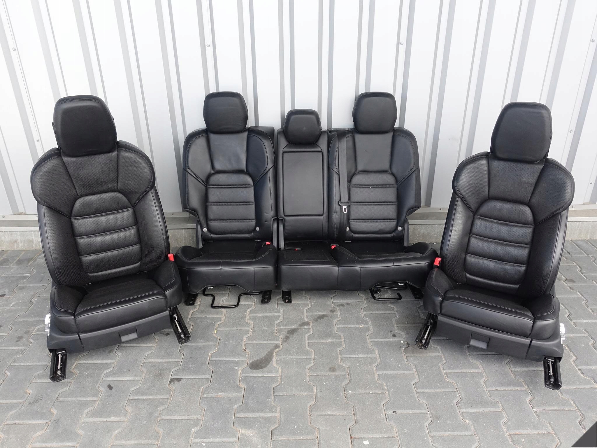 PORSCHE CAYENNE 7P5 TURBO LIFT Sitze+MONITORY