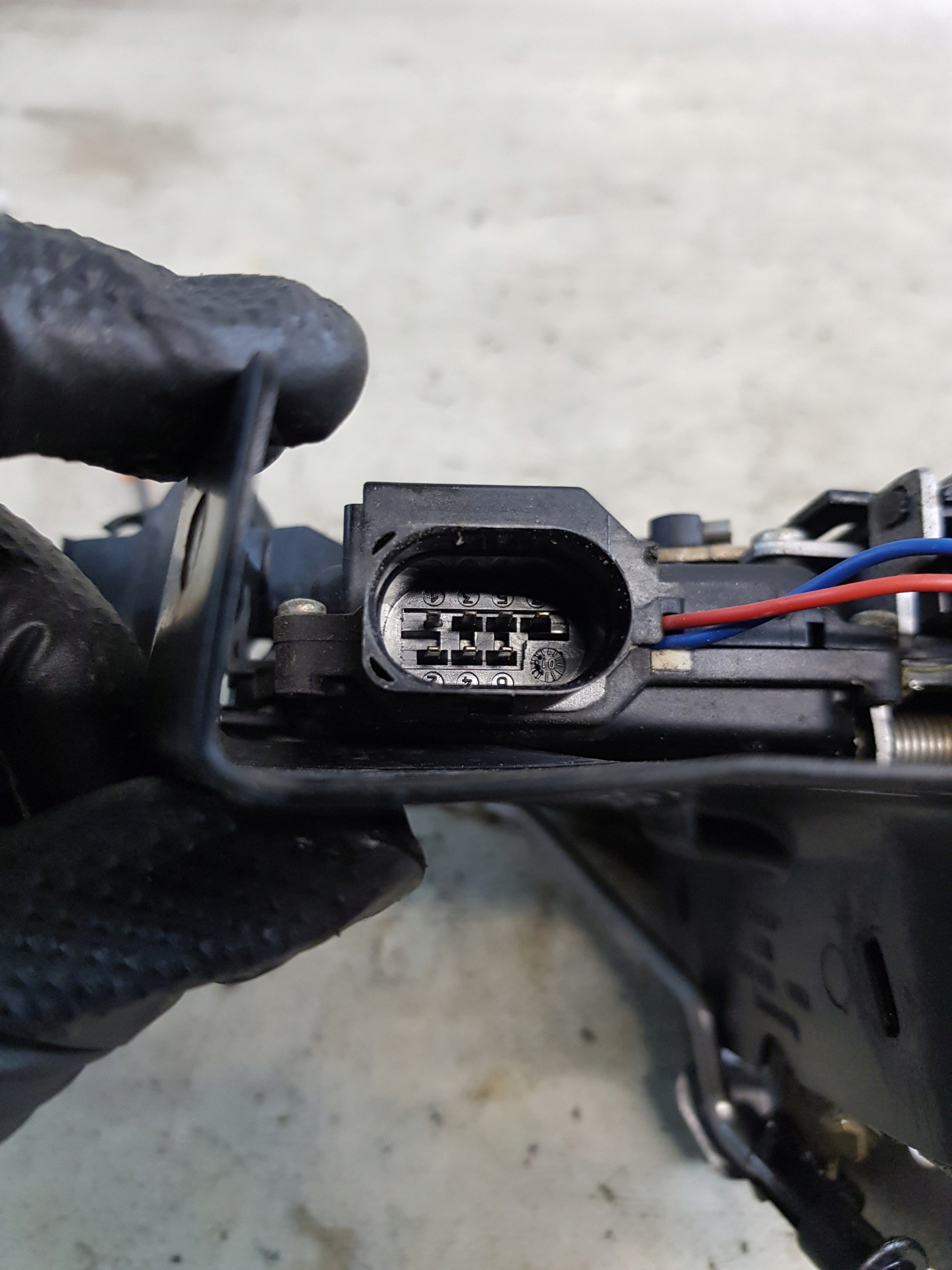 AUDI A4 B6 lock door rear part right 7PIN 8E0839350