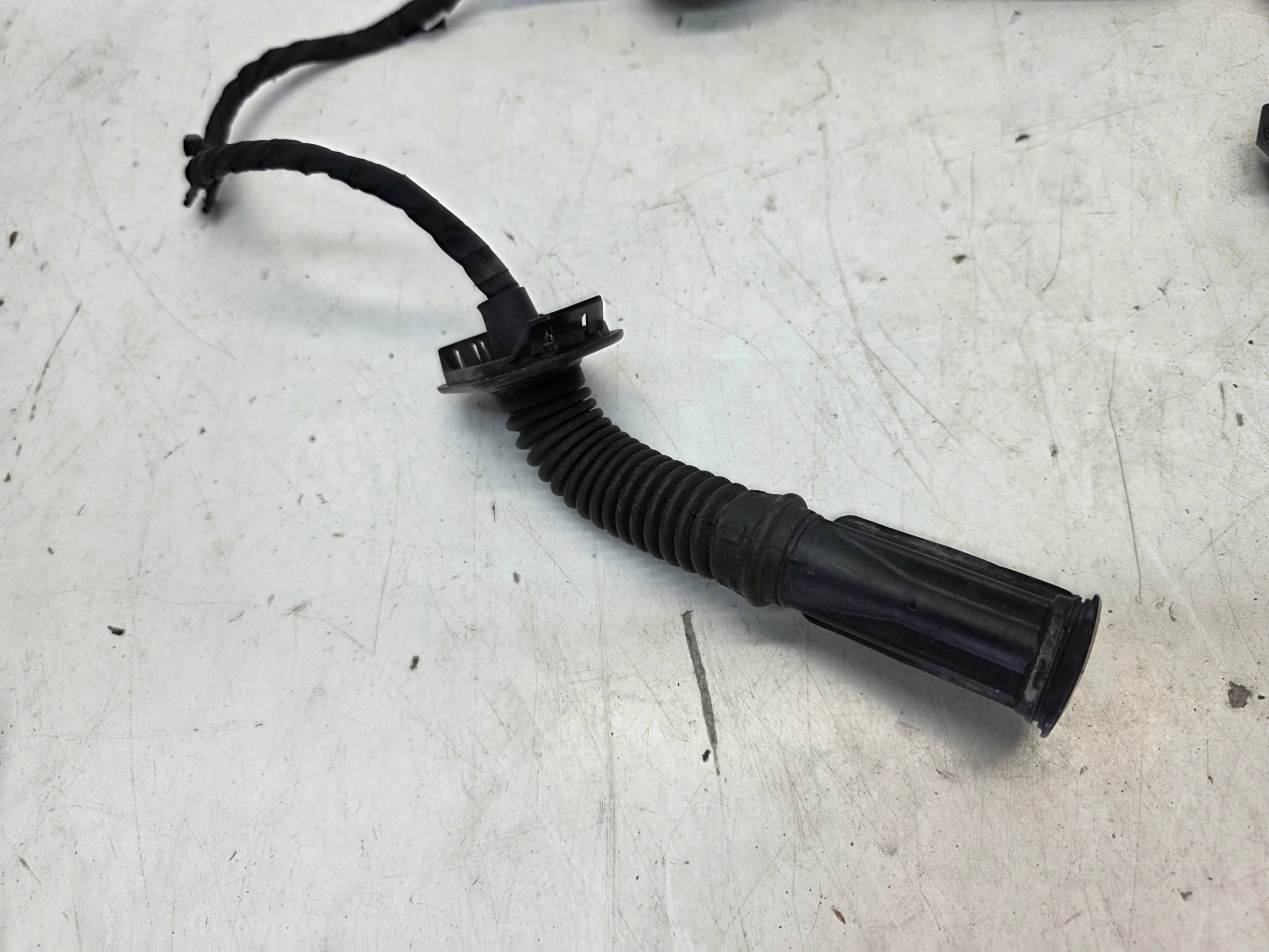 bundle door LEWYLUB right rear part AUDI Q7 4M 4M0971687FQ
