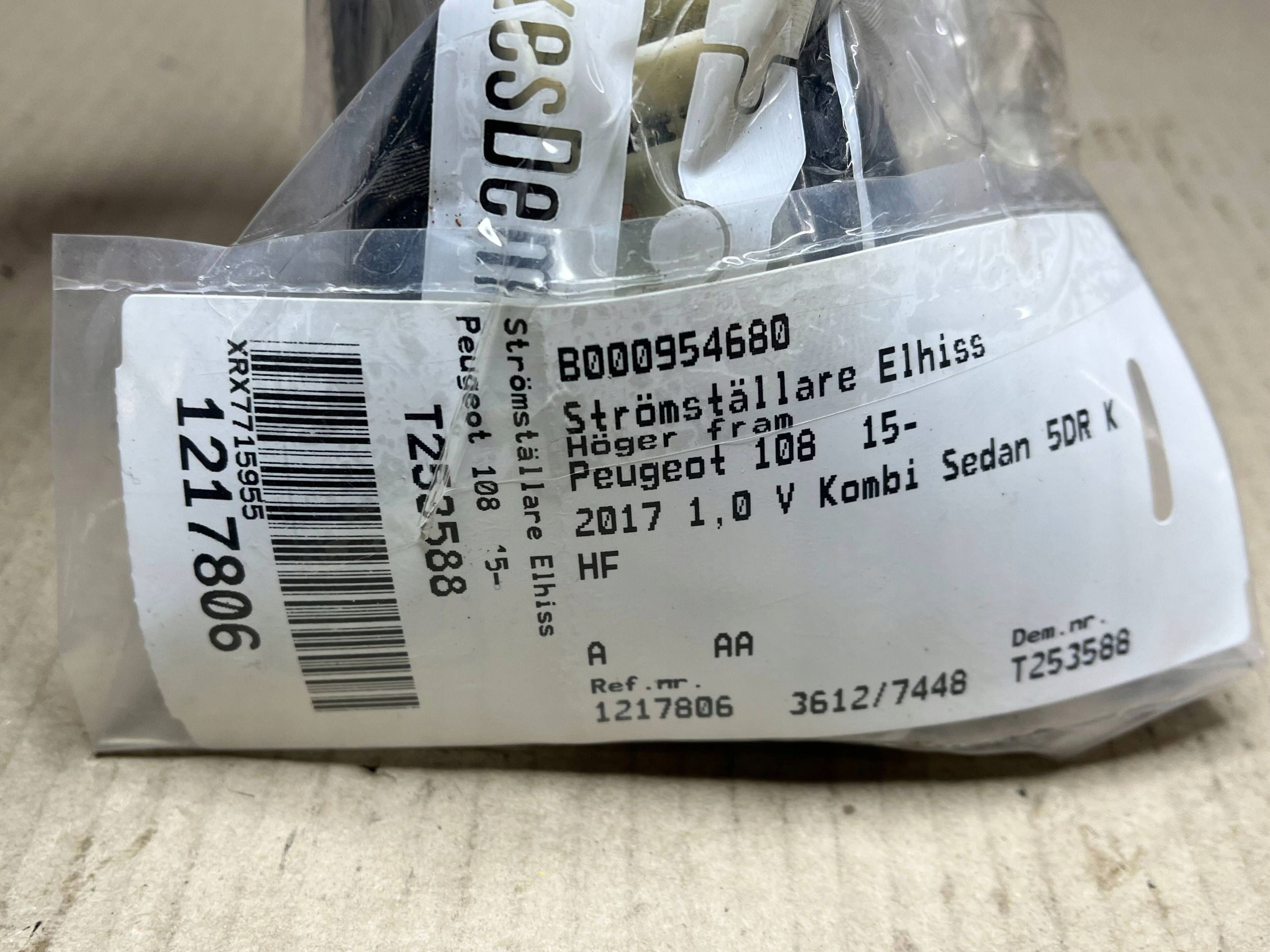window control switch Peugeot 108 B000954680