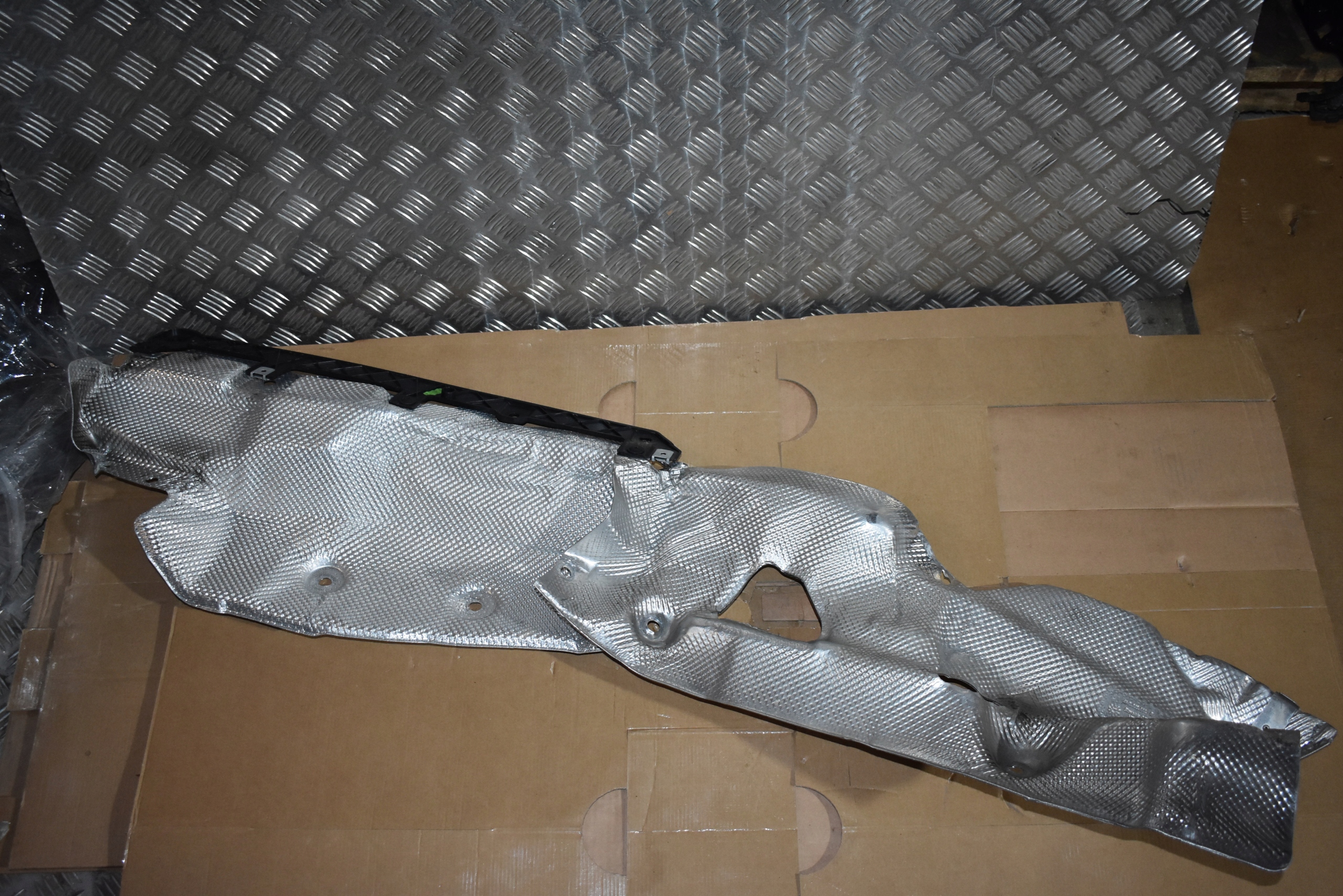 IDEALNA Blende Abdeckung TERMICZNA PORSCHE CAYENNE 9Y 1