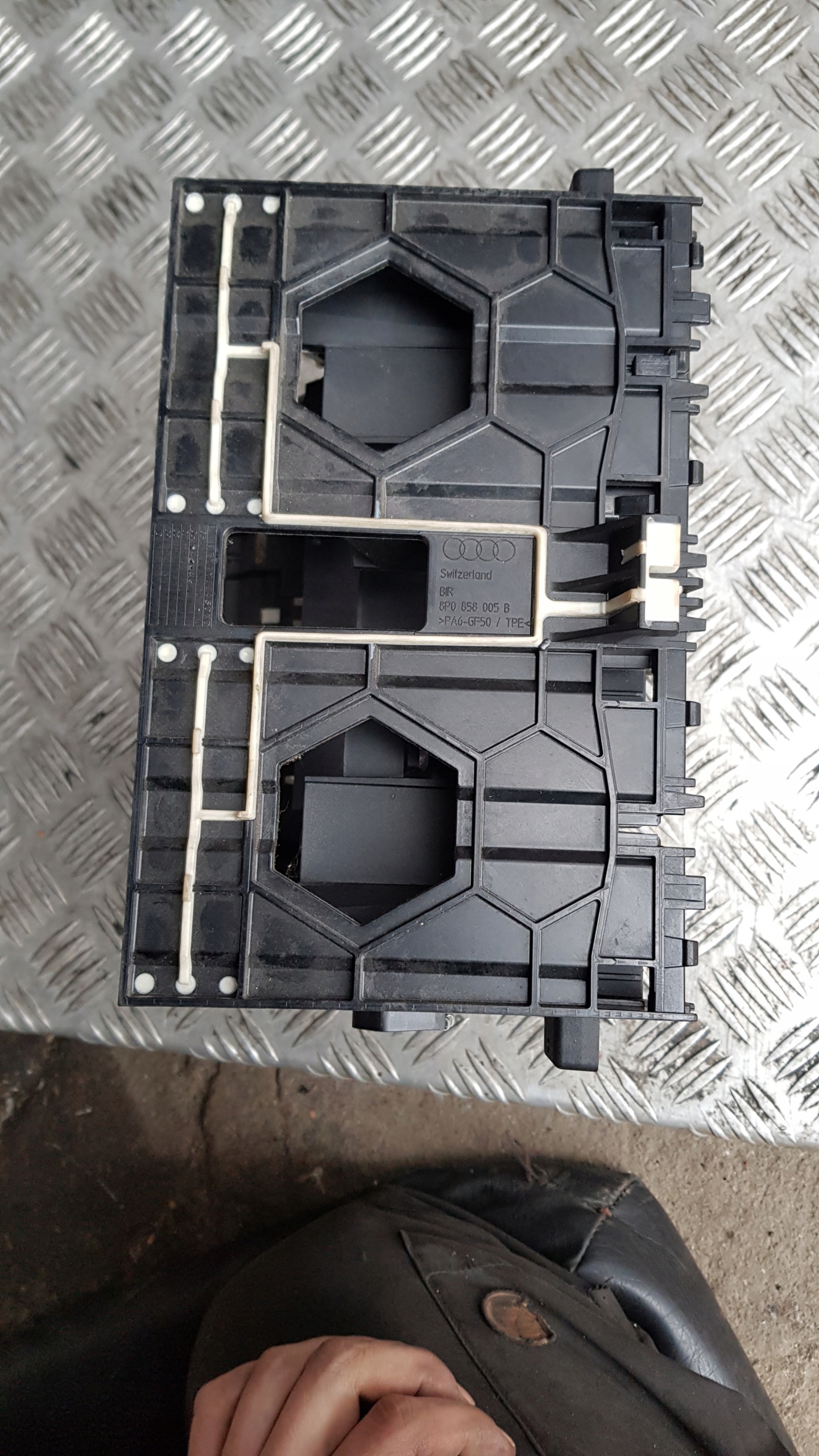 AUDI A3 8P frame KOSZYK RADIA 8p0858005b