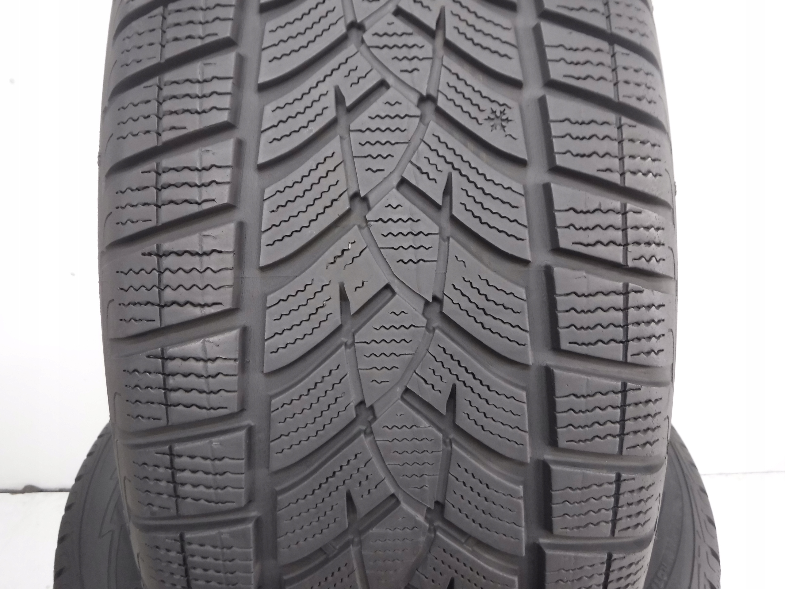OPONY ZIMOWE GOODYEAR ULTRAGRIP SUV PERFORMANCE 235/60/17 102H M+S Model ULTRAGRIP PERFORMANCE + SUV