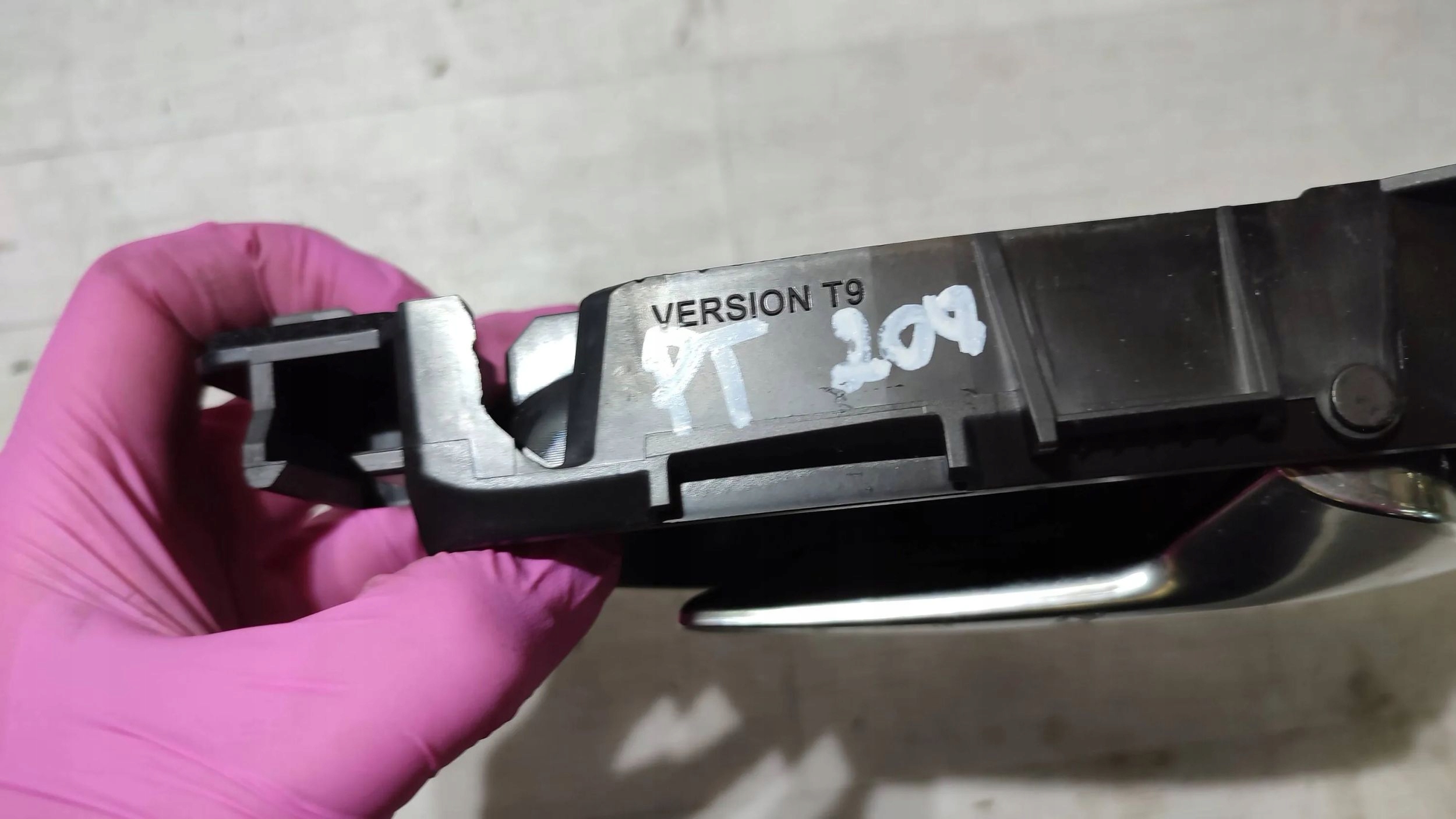 Peugeot 208 II 23r 1.2 rear part side right handle inner