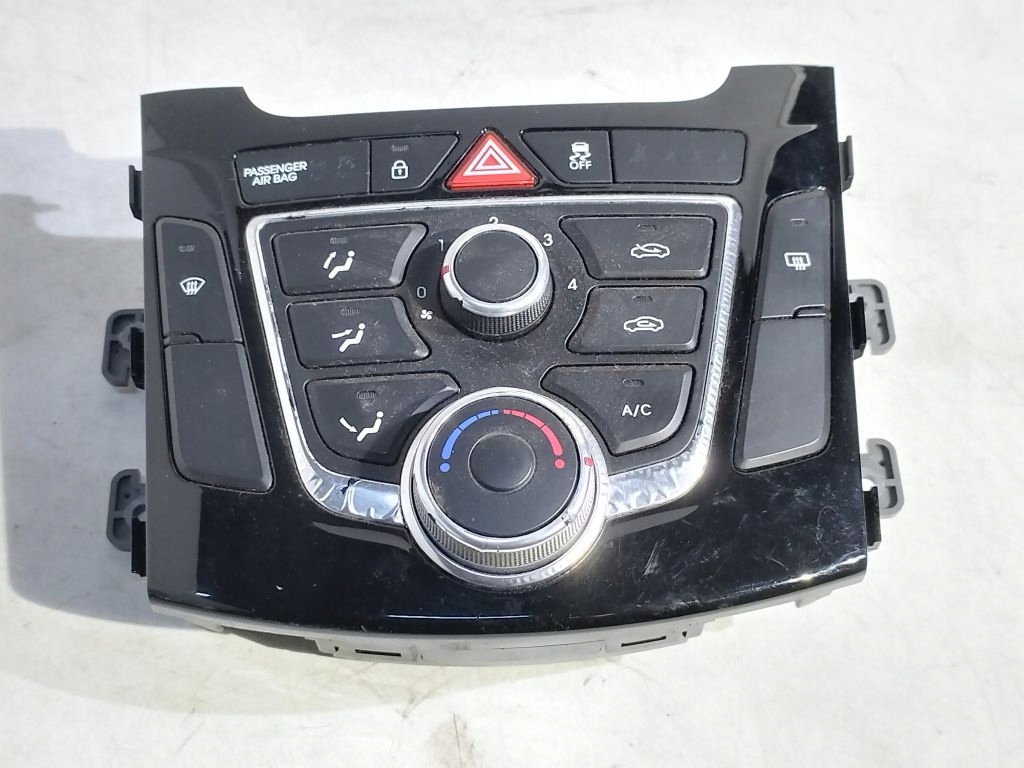 Hyundai i30 II 2 control panel air conditioning devices 97250-A5XXX