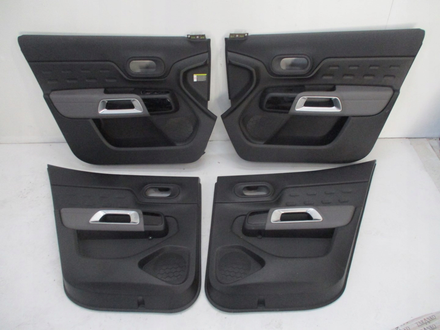 Оббивка дверей CITROEN C5 Aircross задня