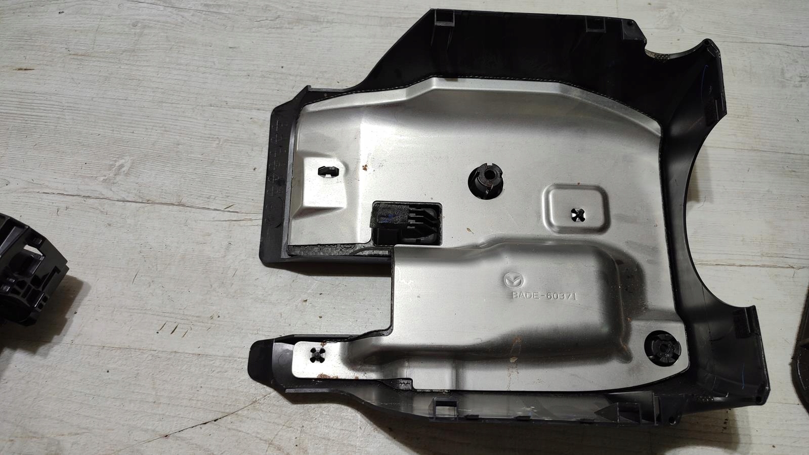 Blende Abdeckung der Lenksäule des Lenkrads Mazda 2 DJ /DL lift
