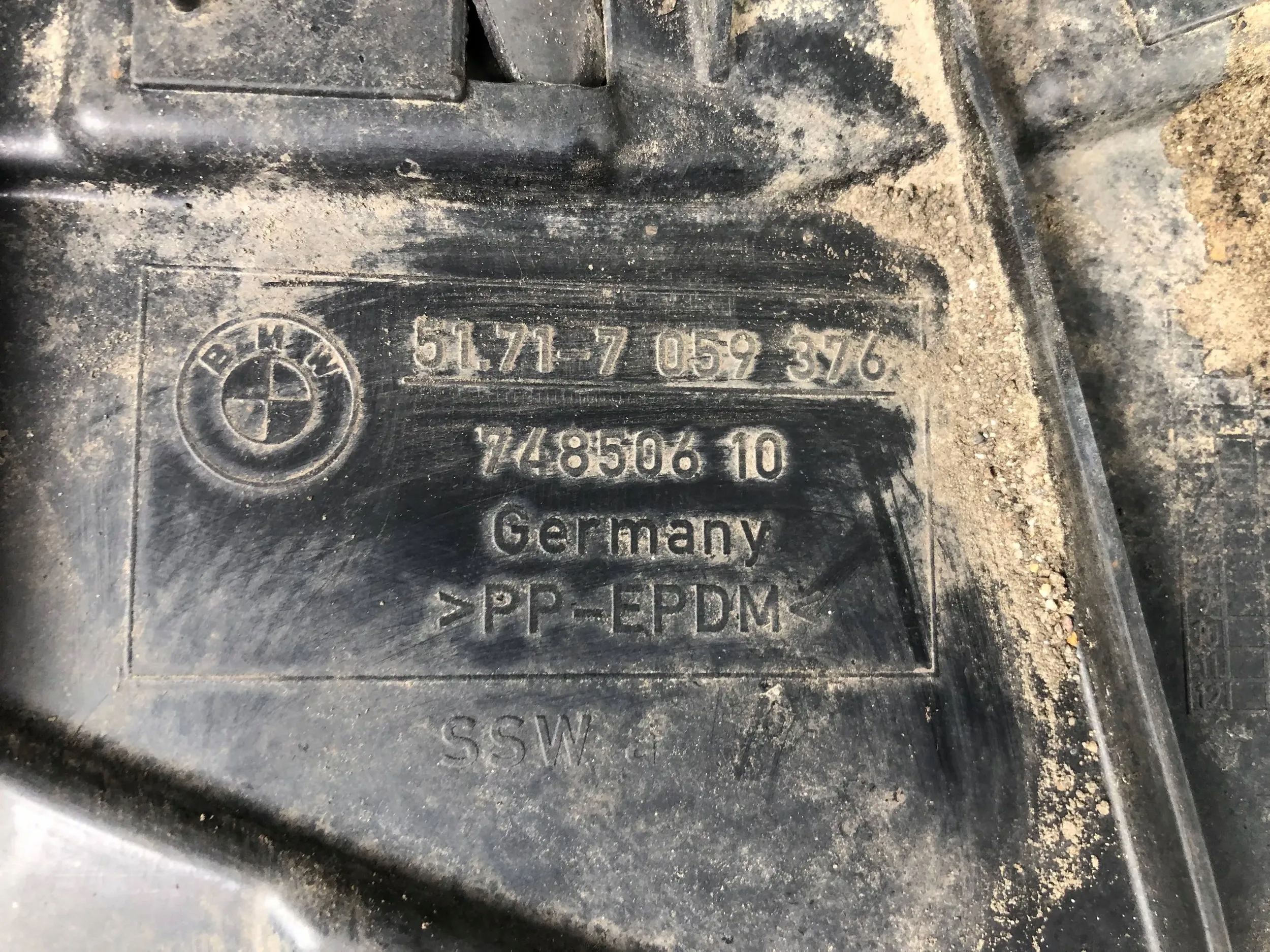 mudguard right front part front BMW E87 7059376