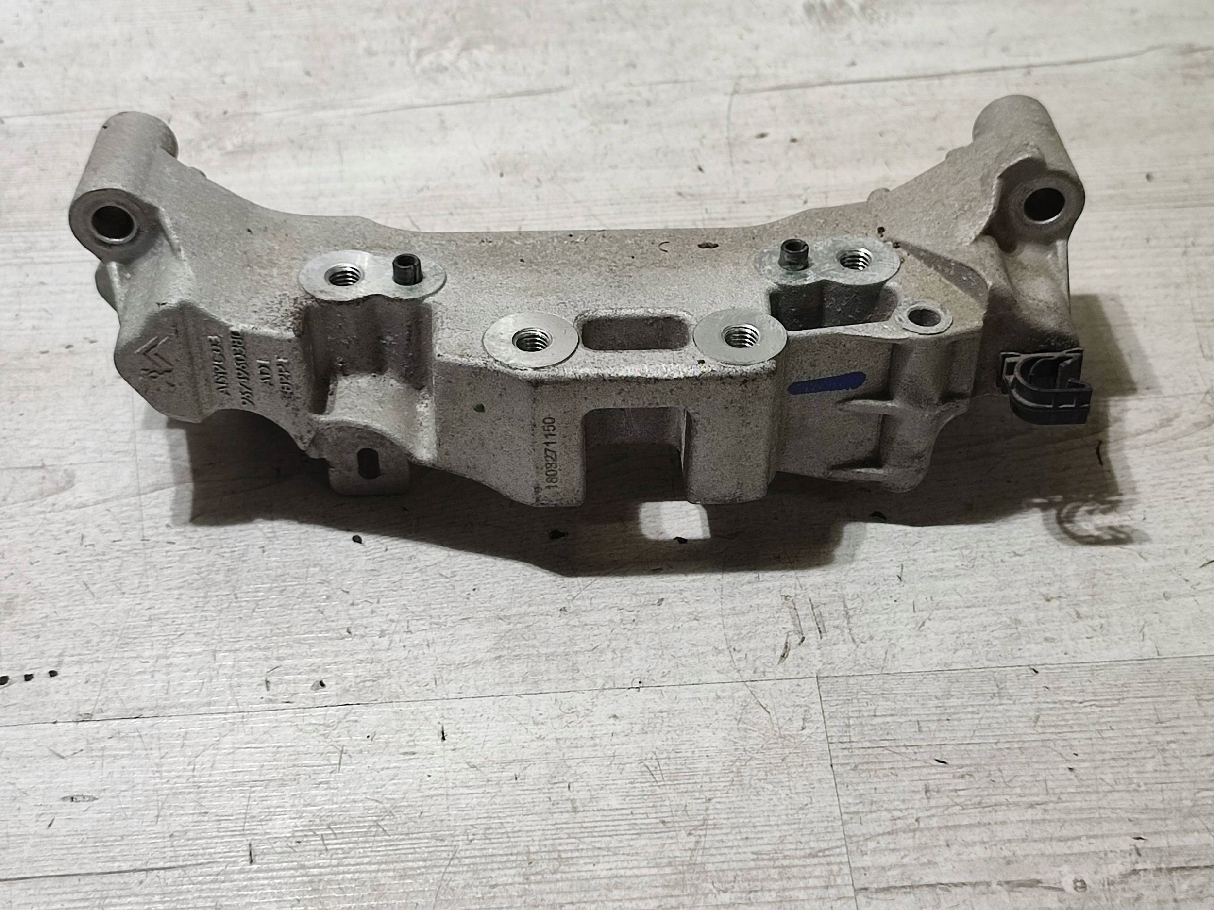 Peugeot 2008 and 2018 console engine mount