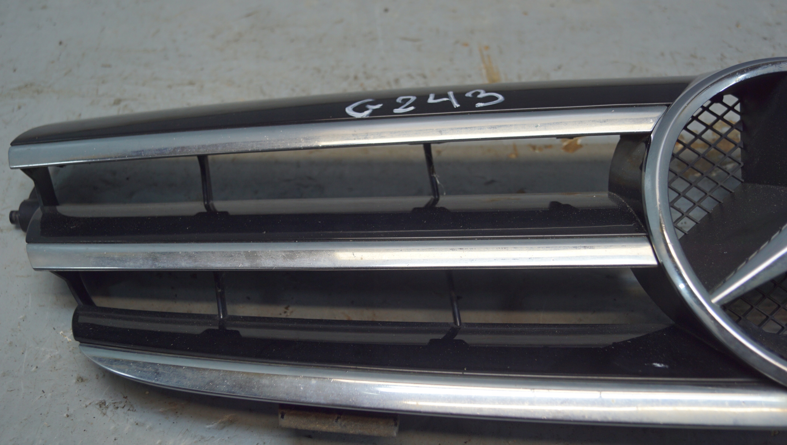 Mercedes-Benz CLK-Klasse W209 Kühlergrill FRONTGRILL Kühlergitter A2098800123 - Thumbnail 8