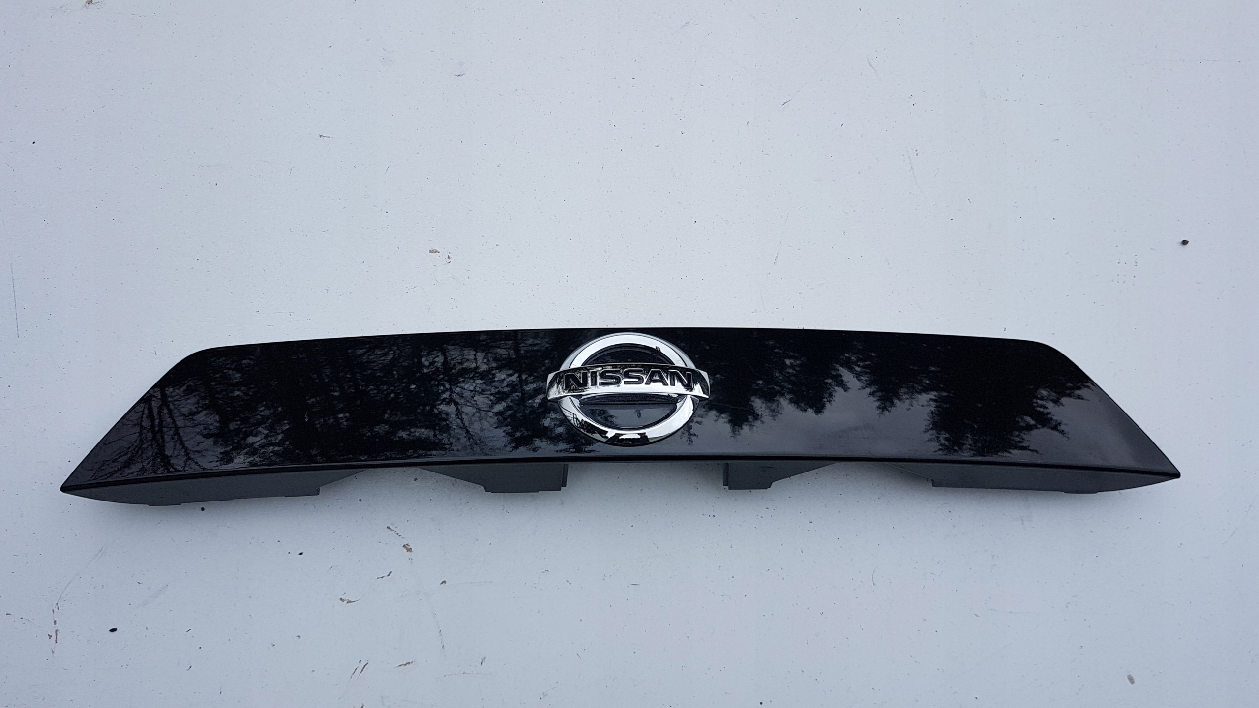 908105FA0A - NISSAN MICRA K14 17-накладка з логотипом багажника