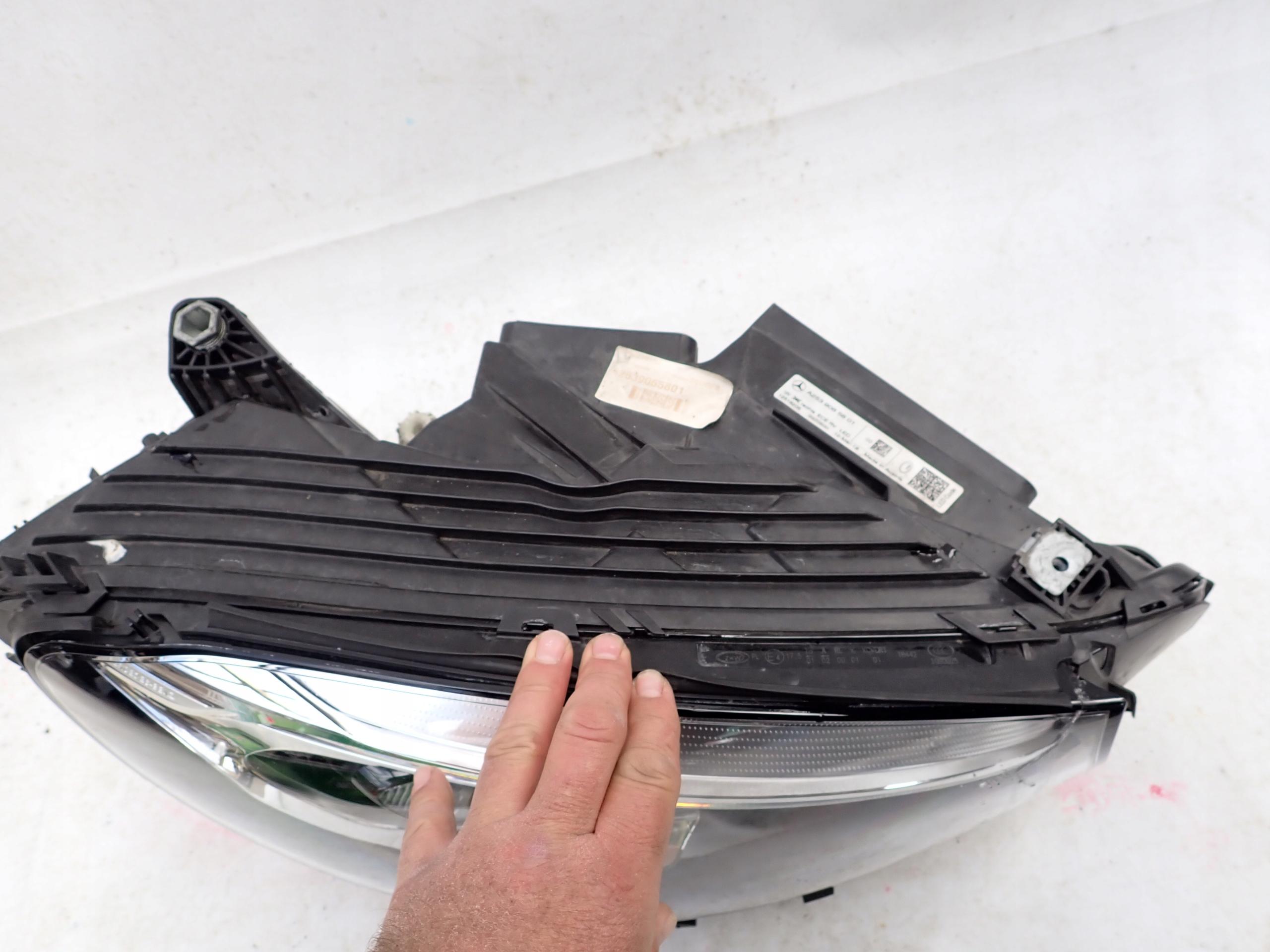 MERCEDES GLC and 1 X253 15-19 light front right FULL LED PUSZKA