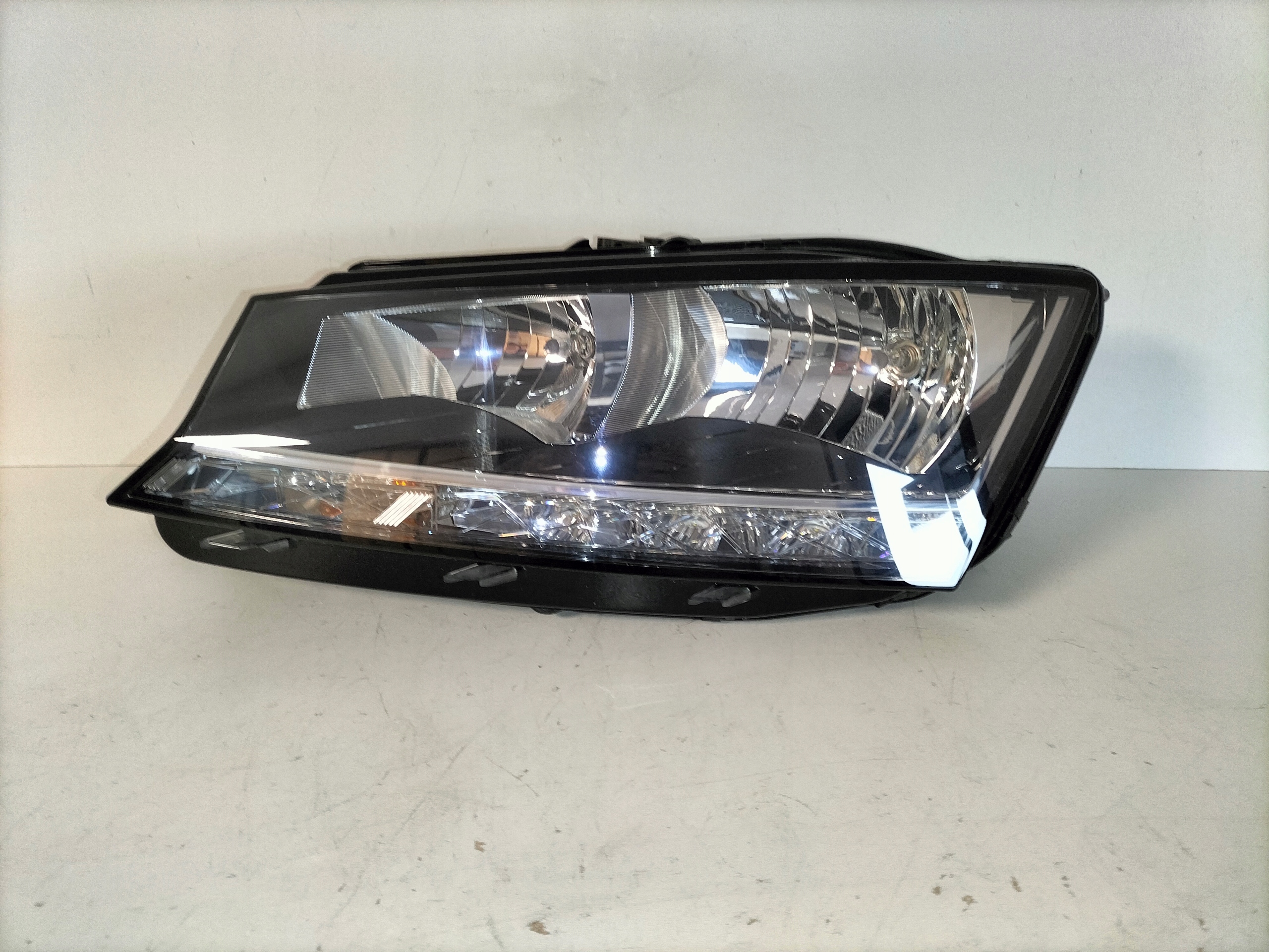 light front reflektor left SKODA FABIA III LIFT 18