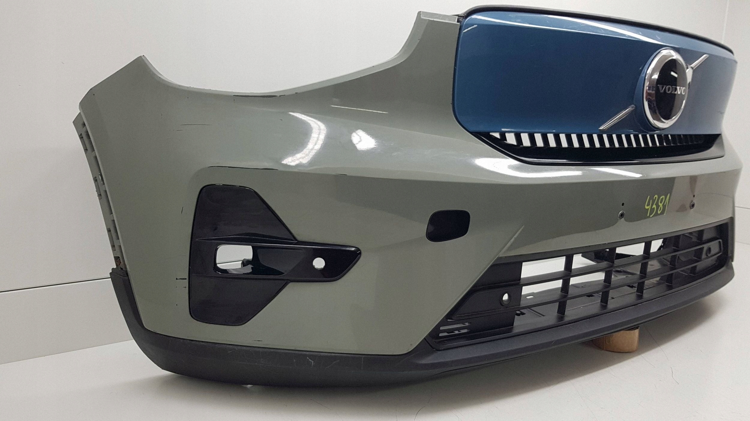 VOLVO XC40 C40 RECHARGE bumper front 31690933
