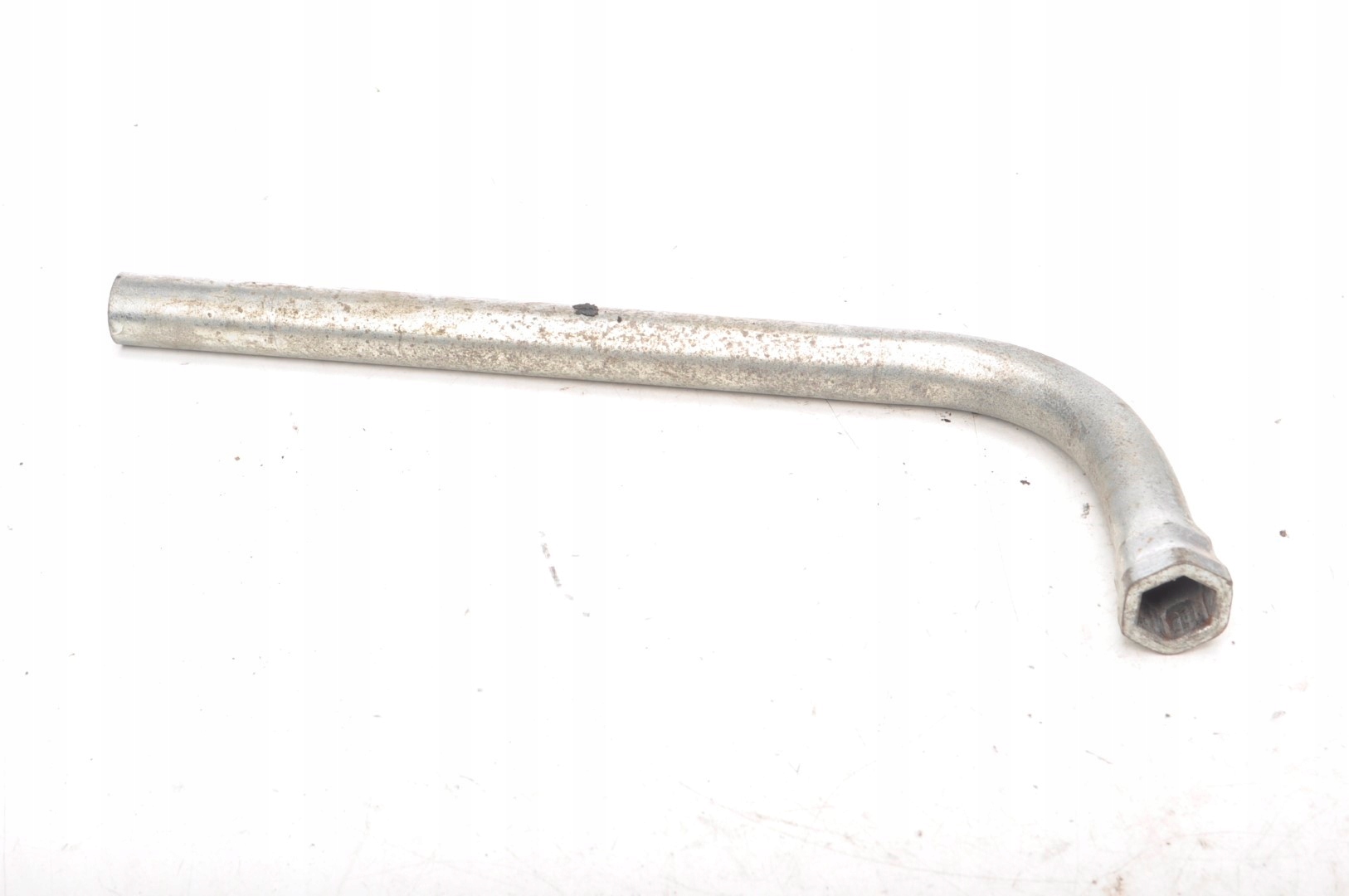 AUDI A4 B7 KLUCZ DO FELG KÓŁ