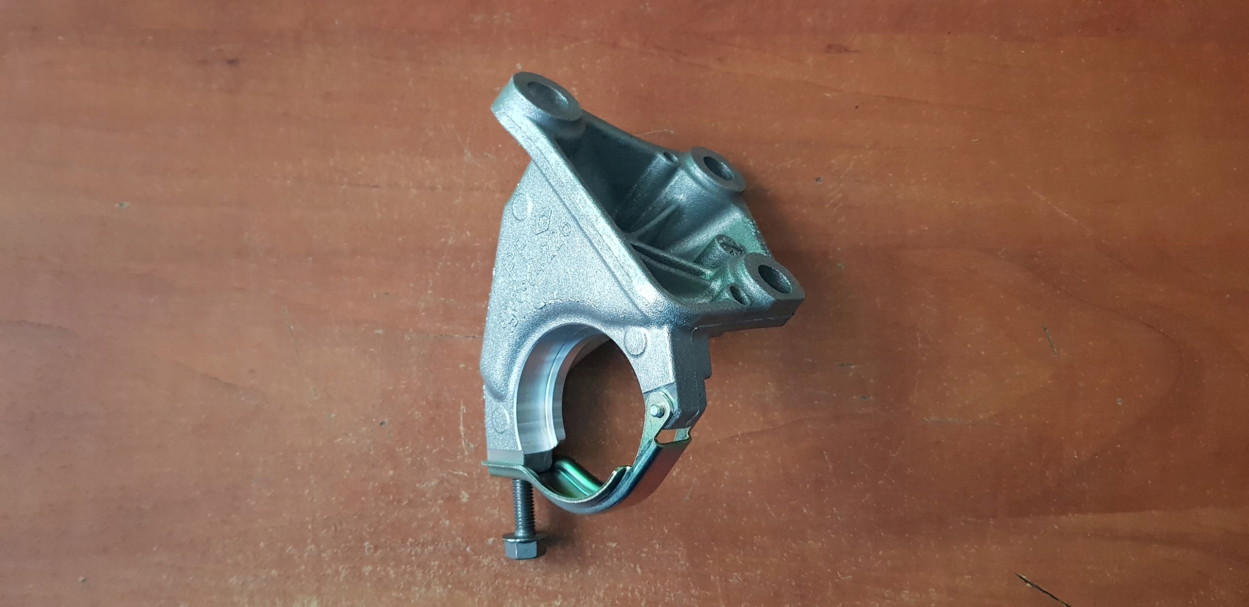 Renault OE 8200904226 podpora półosi Typ samochodu Samochody dostawcze Samochody ciężarowe