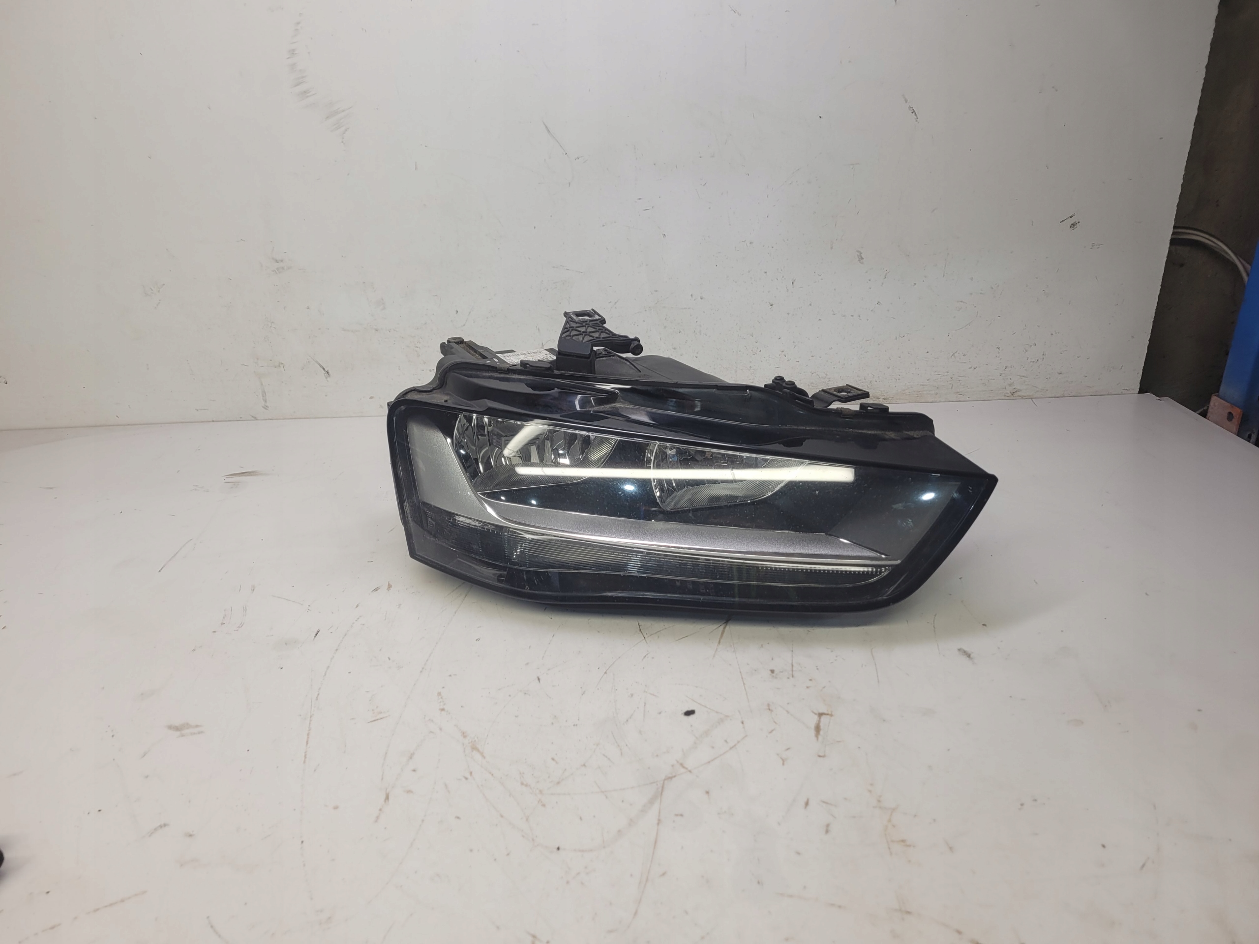 REFLEKTOR right front AUDI A4 B8 LIFT 8K0941004AC